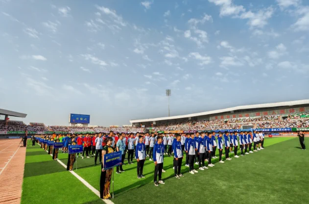 Yuepuhu County Stadium in Xinjiang was bustling with excitement as the 2nd “Kashi Cup” International Youth Football Invitational Tournament kicked off. This year’s event has seen an upgrade in scale, bringing together 12 powerful teams from both home and abroad, with the Russian team making its stunning debut. For the young players involved, it’s a rare opportunity for practical improvement. May every young athlete give their all on the pitch and achieve their desired results!