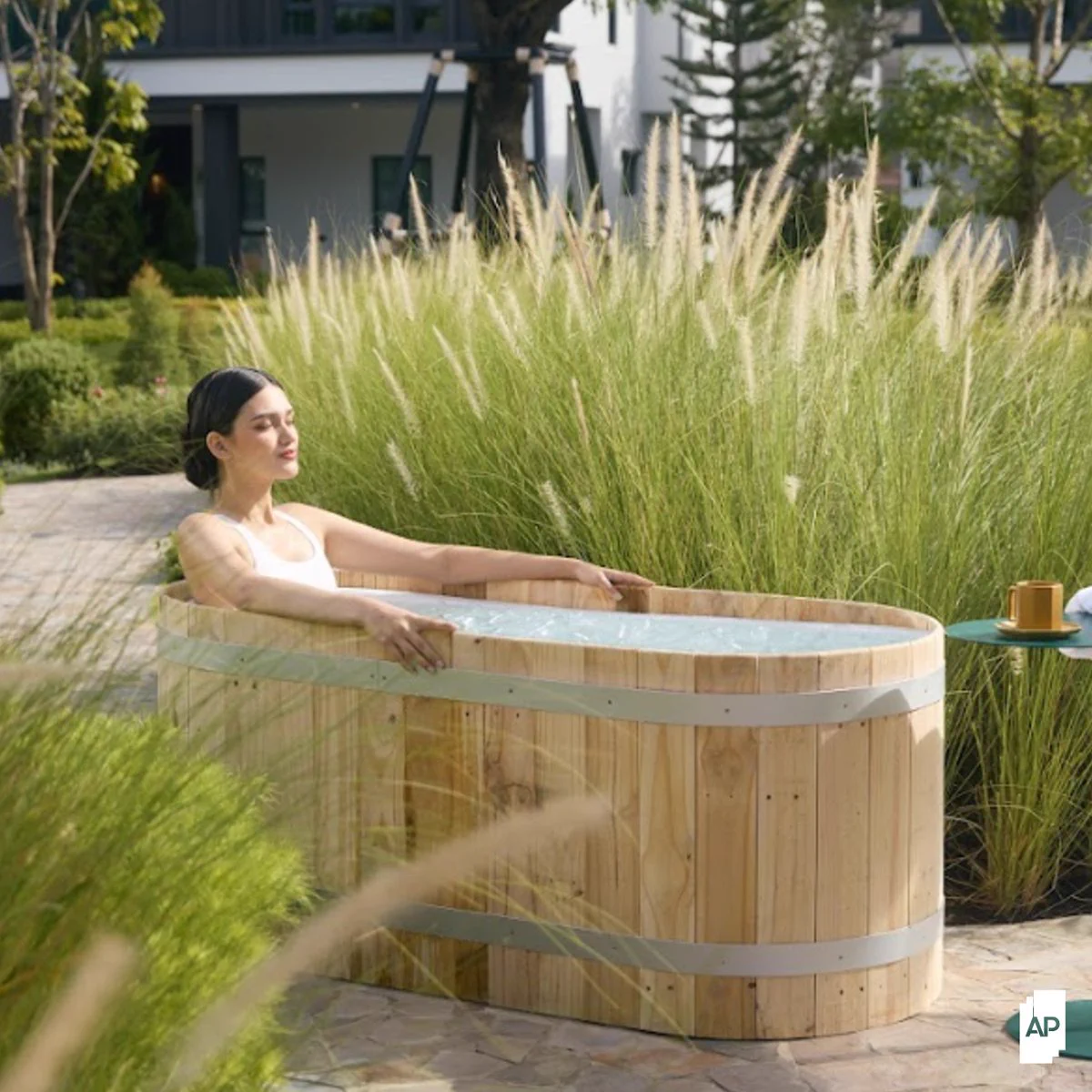 เทรนด์แช่ 'Ice Bath' ที่เหมือนจะมาไวไปไว แต่จริงๆ แล้วกลายเป็น Long Live The Vibe ไปแล้วในตอนนี้สำหรับสายสุขภาพ เพราะผลลัพธ์ด้านสุขภาพกายและจิตใจที่รู้สึกดีขึ้นได้จริง

หากใครสนใจทำ Ice Bath ครั้งแรก แนะนำให้ลองไปใช้บริการกับ Wellness Center ที่แนะนำเกี่ยวกับขั้นตอนการแช่ที่ถูกต้องก่อน แล้วค่อยกลับมาเริ่มทำเองที่บ้าน

▫️APThai ▫️ชีวิตดีๆที่เลือกเองได้ ▫️APLivingseries