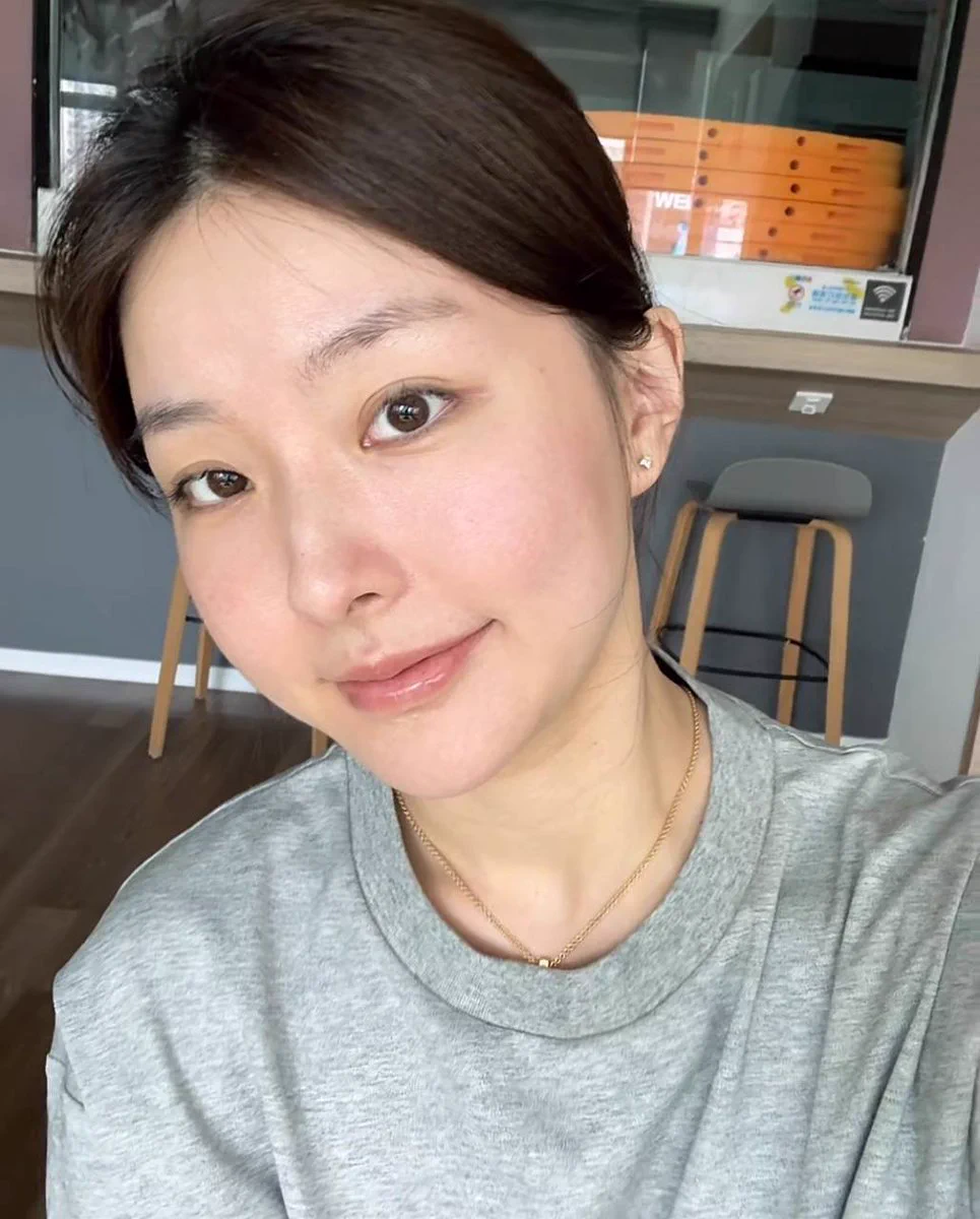 婚也结了，现在娃也生了，任务算是完成了...
做一个快乐的中年少女咯，看淡身边的人和事，活了半辈子了，还有什么事情比自己开心重要的呀~
来推特随缘逛逛，希望遇见一位不打扰各自生活的线下玩伴，只约不谈感情~ https://t.co/6Fg7lFbEuj