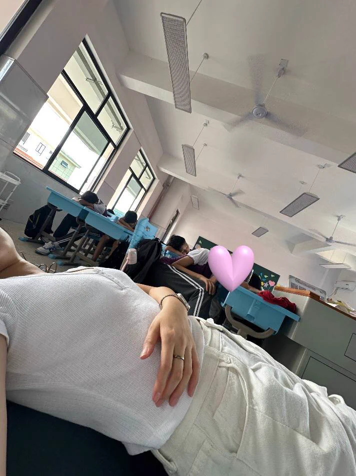 一个想睡的人守着一群不想睡的人 https://t.co/1sSxL1RcNT