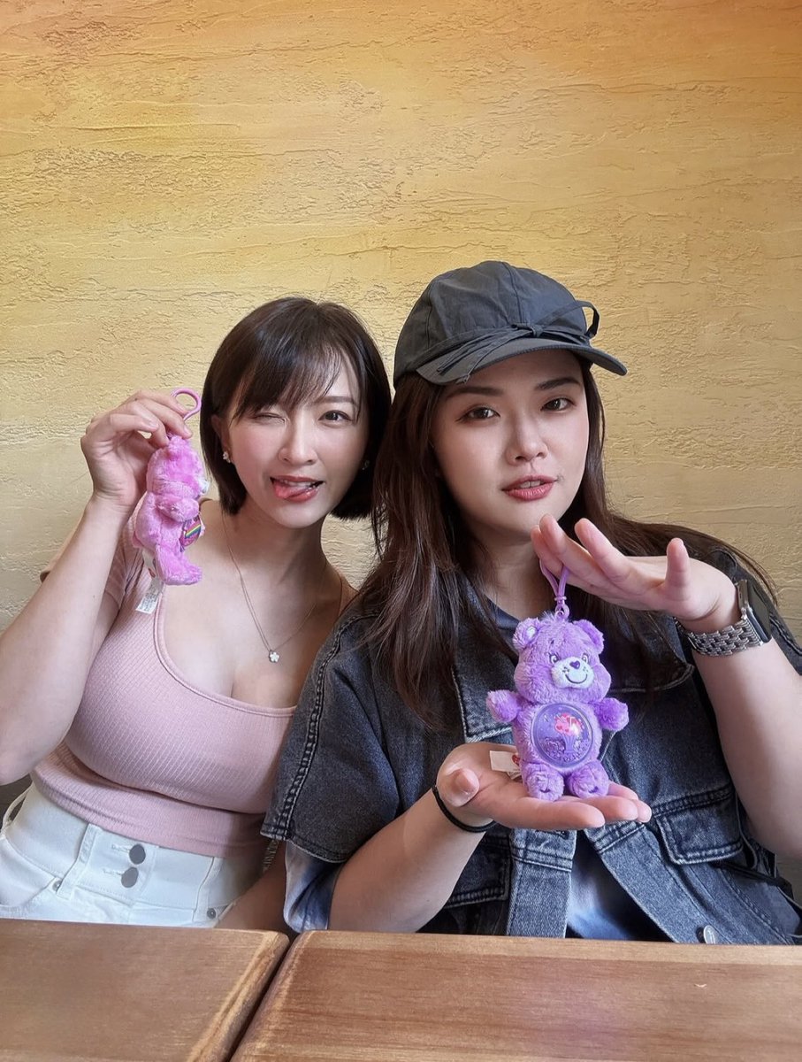 五月照片還沒發完先來插播一下最愛的乾媽，祝乾媽生日快樂！永遠快樂。 https://t.co/vXjkxfAQ5j