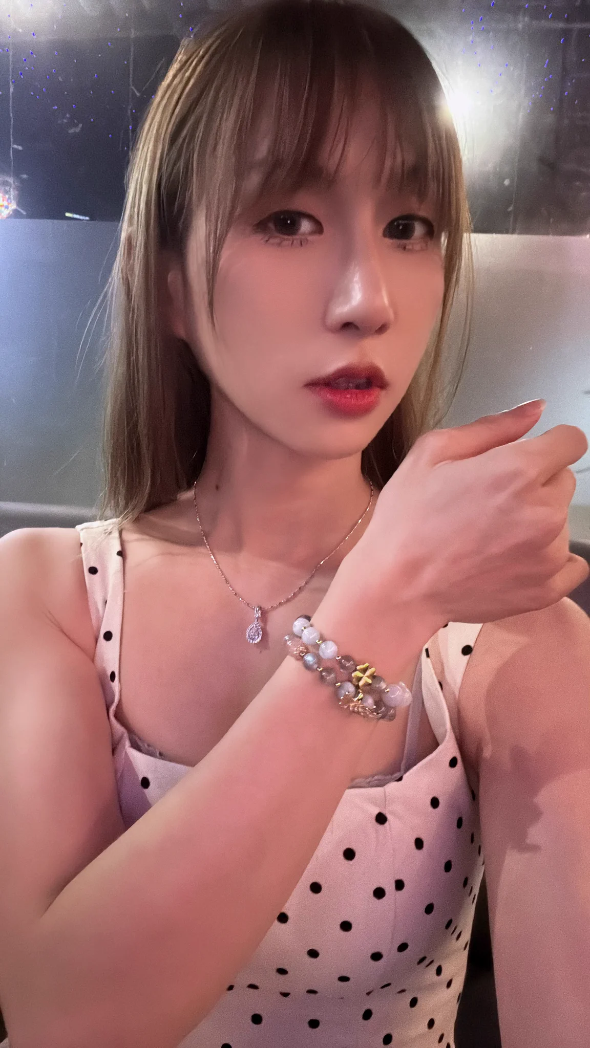 我获得新的手链
现在有两条啰！
开心❤️
今晚我有酒！
你说故事吗？ https://t.co/lrtSSqsk3U