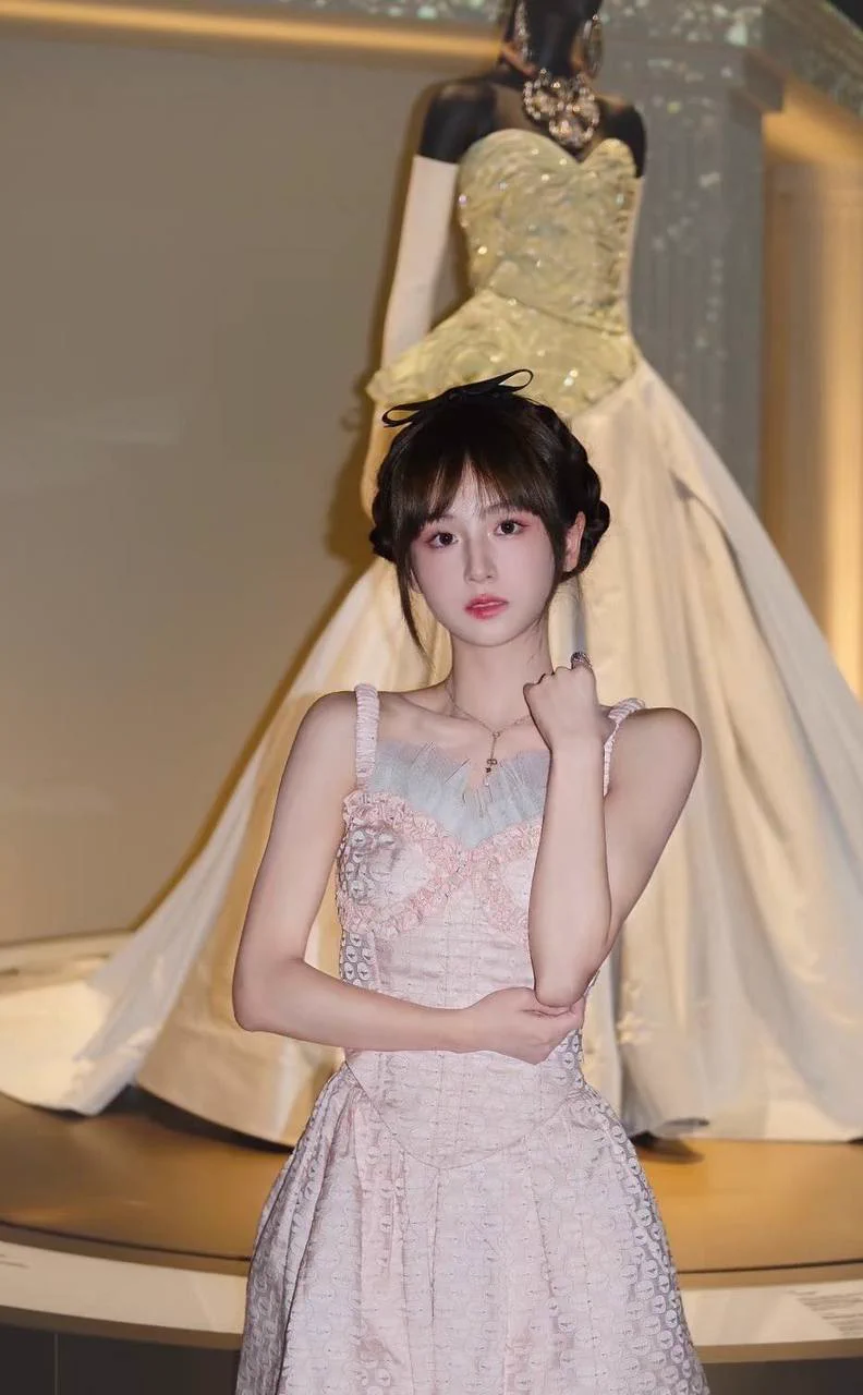 #上海

169-C-42kg-05年 
你的甜心初恋女友』
(双一流大学在校生学生证国家学信网可查只接高素质k)
05/169/42/C骨感带肉
白虎一线天古典舞 可一字马
清水出芙蓉，天然去雕饰，全身无整无纹
娇喘软萌，会吸会夹，敏感体质易gc，难忘体验

✈️:mm55679
交流群:https://t.co/7pYfePfcdf https://t.co/VXlPFA70oI