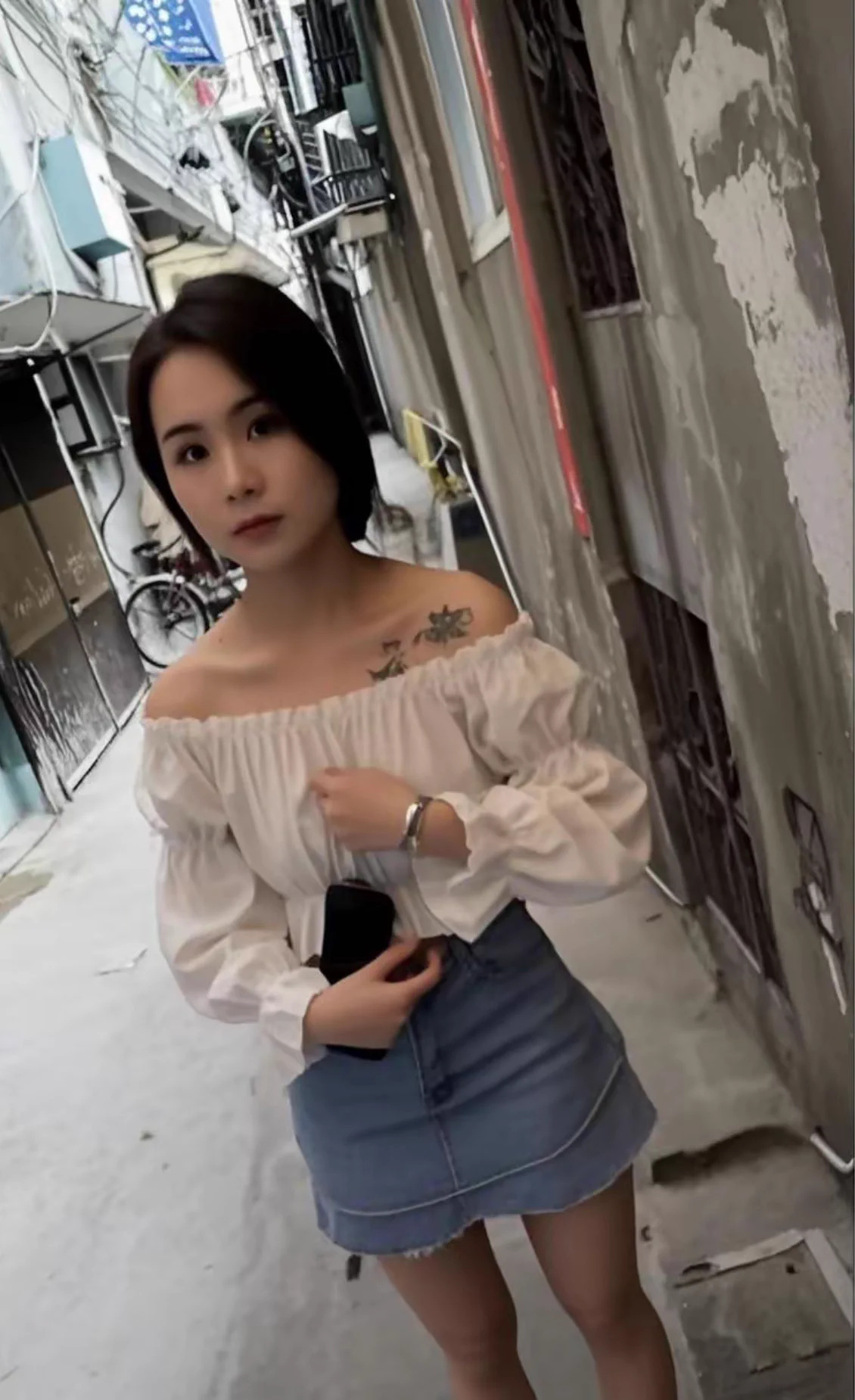 有些年轻点的站街妹就是欠调教
出来卖还不耐烦，老子花了钱就是享受的
态度不好翻白眼的，一般都要干到求我为止 #站街 #扫街 https://t.co/yYIpoVxFn6