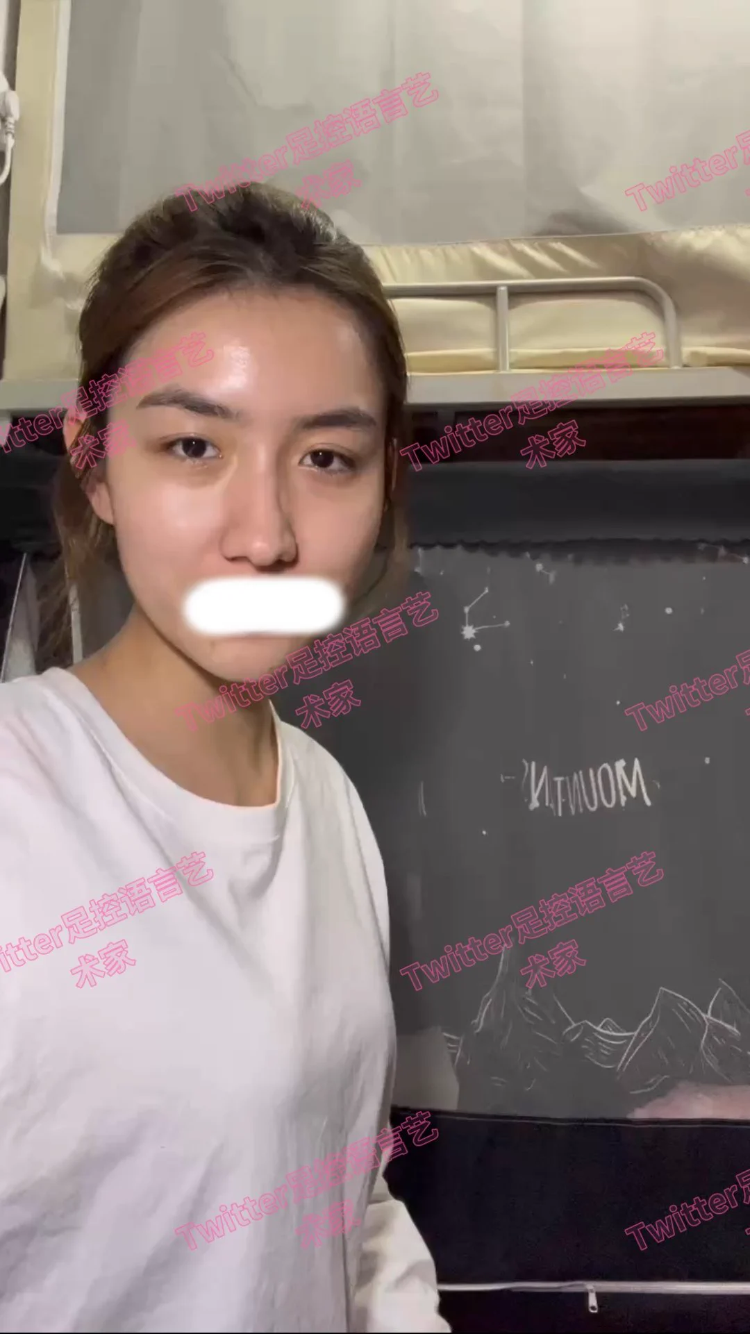 新疆大学生。长的漂亮，套路她玩点不一样的，让她叫舍友猛插她足穴，视频开头看舍友娇媚的眼神很有味道，自己乖乖把双脚抬起等舍友插入，舍友也是抽插的非常深入，每一下都到最深处，非常有代入感！！ https://t.co/laX4Wg09gH