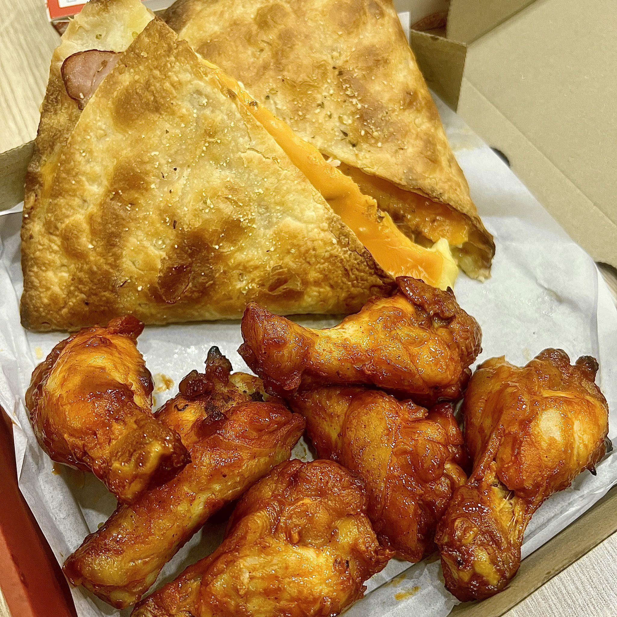 ไก่นิวออลีน ของ pizza hut ใน grabfood ใส่โค้ดแล้วเหลือแค่ 39! โค้ด MEGA น้า ตัวพิซซ่าก็เหลือแค่ 129 โปรถึงแค่ 8 กคนี้เท่านั้นนะทุกคน รีบไปกดสั่งงง https://t.co/flOU1m2zxO