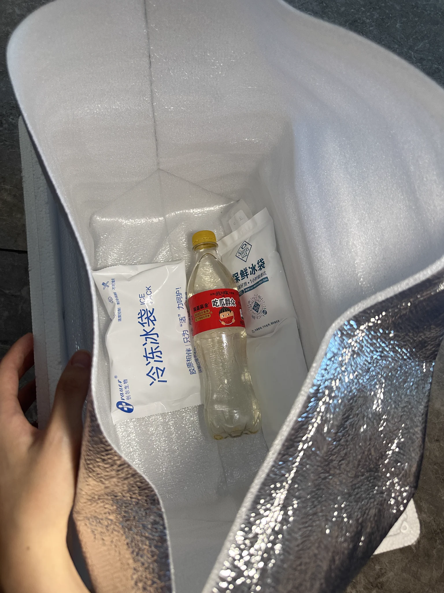 炎炎夏日，来一口冰冰凉的美女圣水多么惬意！
现推出——小美尿尿冷链服务！保证您喝到的每一口都无比新鲜！（这段我真是边写边狂笑） https://t.co/3e87rMkGOp