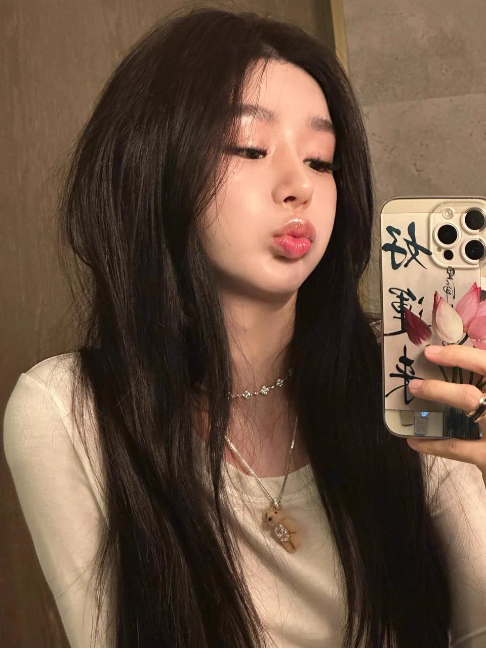 #上海 万⬆️  170/D/02

纯欲清冷脸  高级且优雅
全身0整容脸上没有一只玻尿酸的痕迹

真实快手➕抖音50来w小网红 见面🉑验
清纯甜美御姐脸   皮肤雪白轻欧美气质 

兼职赚零花钱 暂只夜/空降🪂 擅大

电报大群精彩反馈👉https://t.co/yqSw5YH798

TG：电报👉 https://t.co/R2tGbWjGpb

QQ：2140599135

⚠️199🧧入会选人安排（会费可消费抵用）口嗨勿扰
大V博主认证推荐，放心入会安排