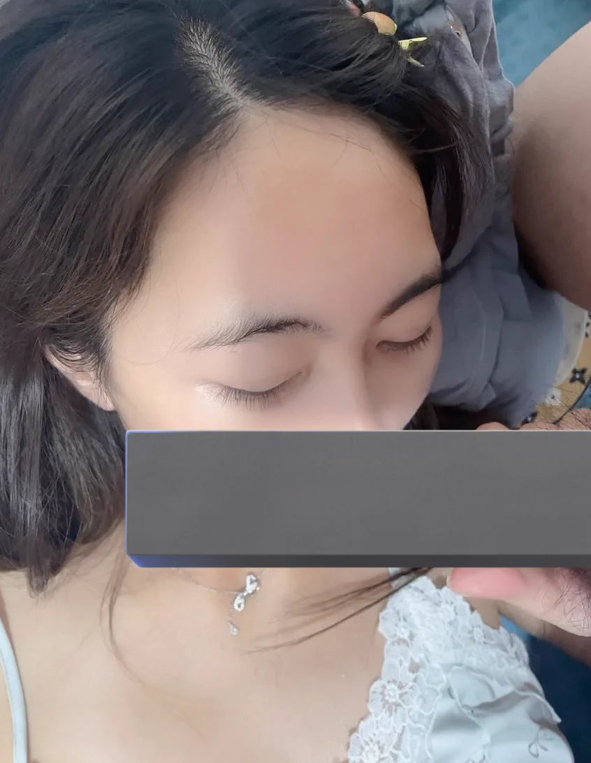 喂她大棒棒糖！！！
你们应该见过她一起吃两个的吧？ https://t.co/FZpAr9k7o5