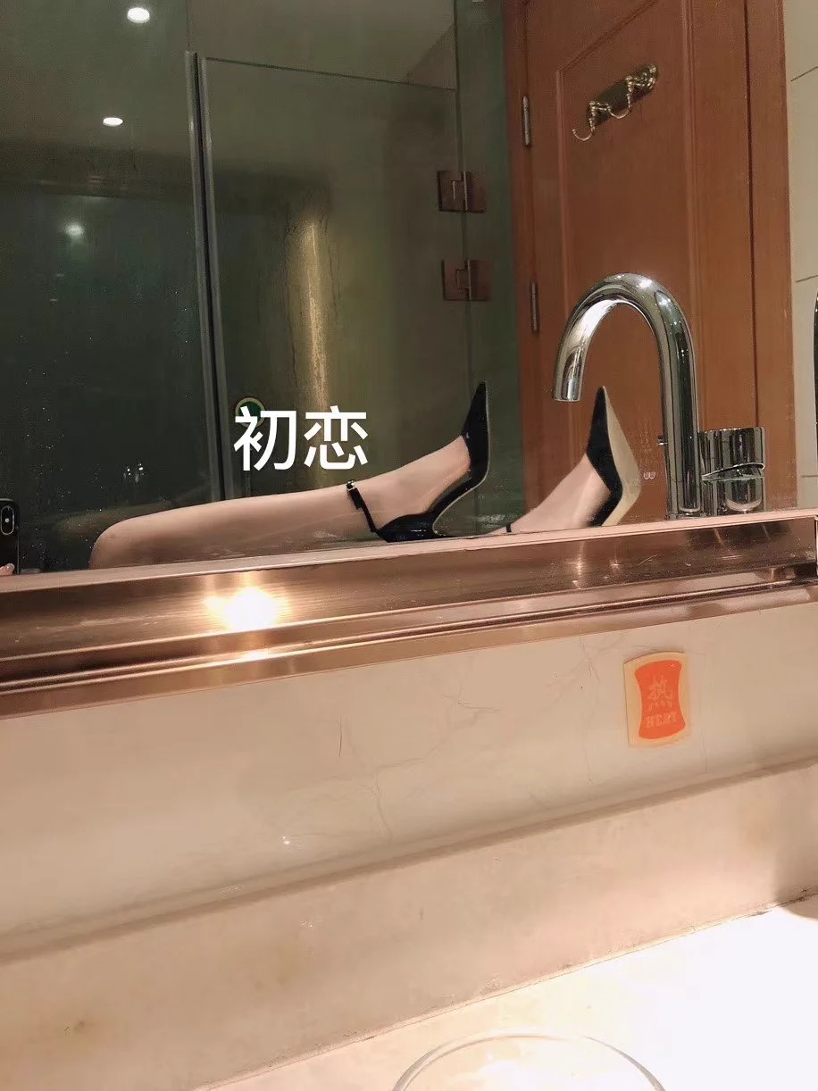超喜欢的一双高跟鞋
#女S调教男奴 #高跟鞋 #鞋控#腿控#美腿
@WaecMax @MaecMax 
@GaecMax @DaecMax 
@QnewHome @SnewHome 
@GnewHome @DnewHome https://t.co/epB0uRiB0q