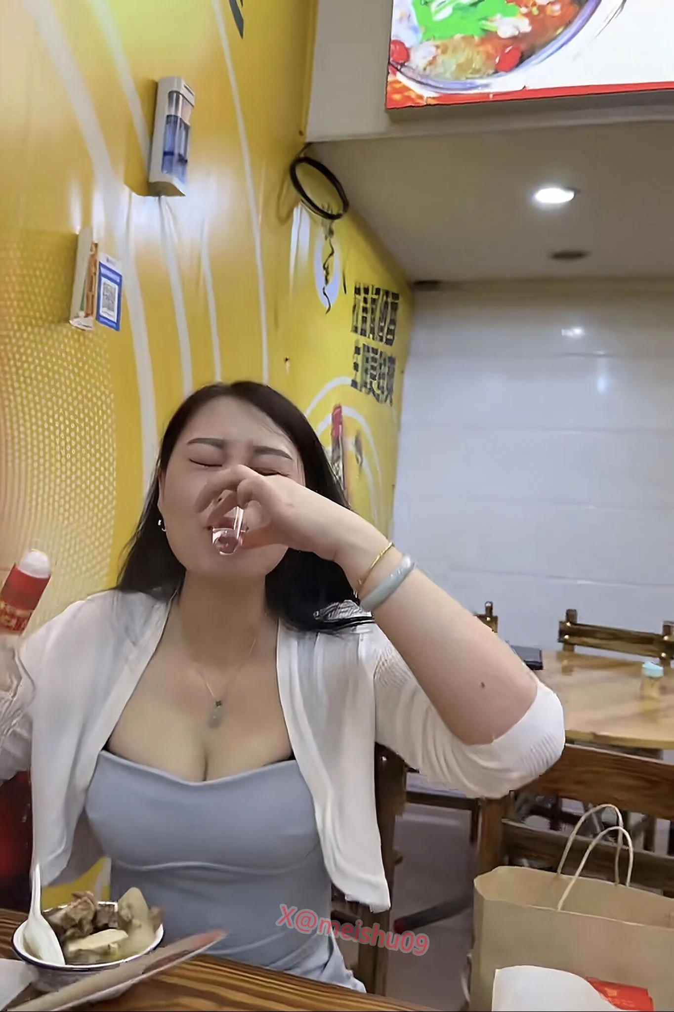 干妈喝多了 又要我送回家😓 https://t.co/VuWKBdaGsk