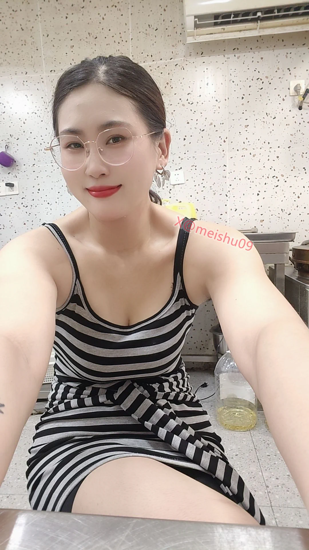遇见你纯属天意，爱上你一心一意，苦恋你从无悔意，想念你让我失意，得到你才满意。 https://t.co/mXDVcom3a8