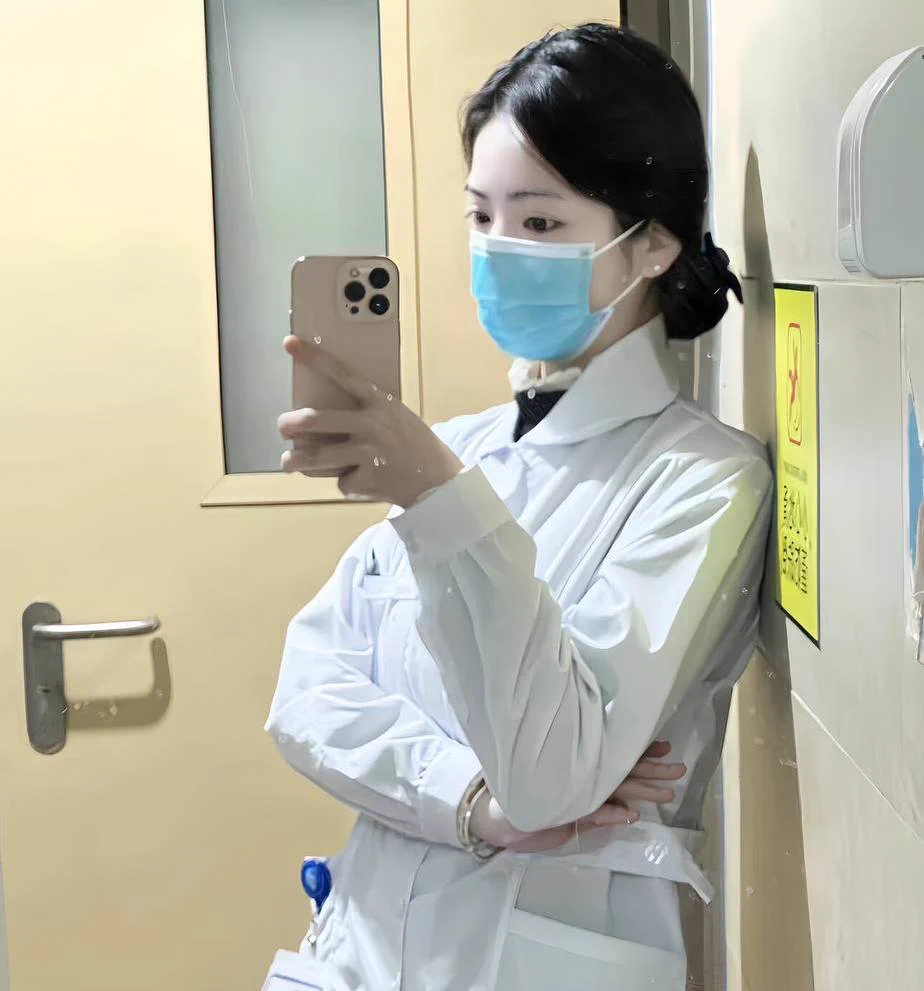 昨晚在科室的啪啪现在还有点意犹未尽…

虽然是深夜，但也怕有人进来询问，明明肉体很爽但不敢叫出声，心里怕被听到，但又想被发现的矛盾夹杂着肉体的爽感，让我的淫水分泌的更多了…

不知道下次会是谁在科室满足我的肉欲，想报名的私信～ https://t.co/cpuYoy3Bbv