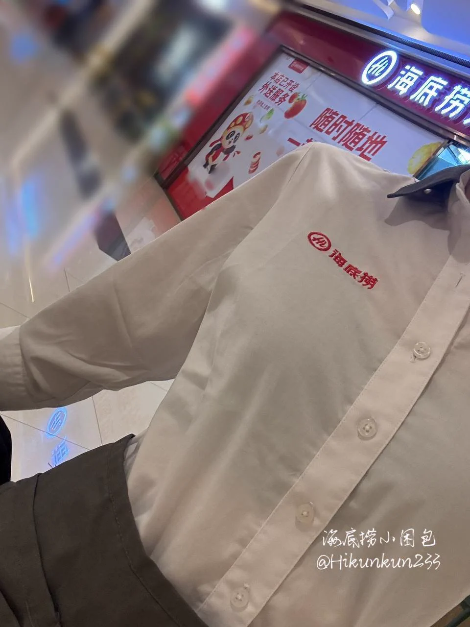 哎呀，都说了让这个粉丝下班后再来找我，结果他在门口等了两个小时了。

同事们都觉得好奇怪为什么他不进来，无奈之下只能带他先去洗手间了。捏着奶子，被抱起腿后入的时候，真的无比的释放，就是很怕身上沾了精液被同事发现… 

自从来了推特感觉越来越放得开了，还有同城的粉丝想见面吗，可以报名～ https://t.co/I8Hd9sbr7o