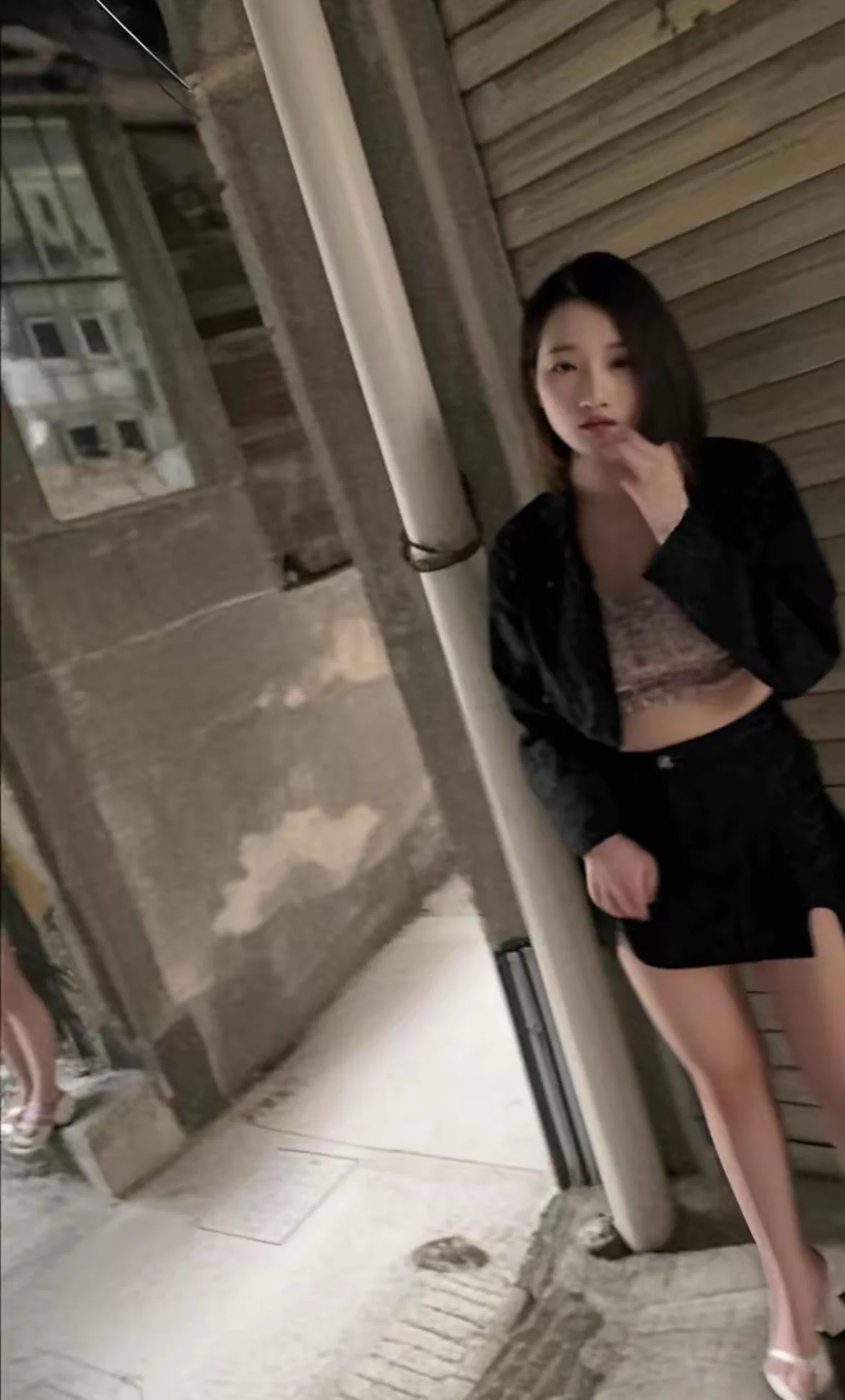#南宁 #站街  #站街女 #快餐 #扫街 
翠湖新城南区四周都是，白天来会隐蔽一些，因为现在这条路通车了，树也砍了，毕竟是太多回忆的地方，老南宁人都懂的。晚上来会感谢，粉红色的灯亮起来就是了，大胆走进去问就是了，白天的花就看你怎么问了。 https://t.co/CVCFb9gGsk