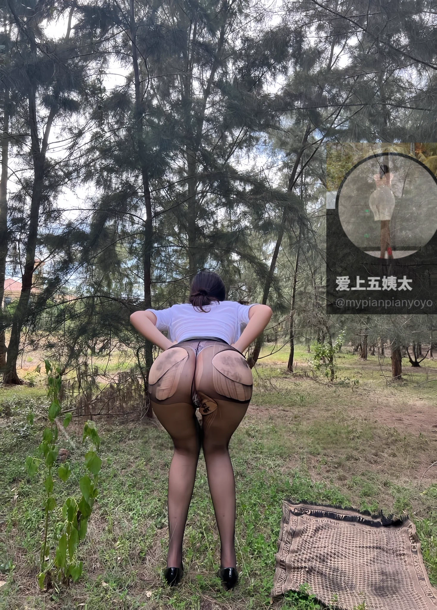 五姨太的大屁股都玩脏了，还想抱着吸吗？ https://t.co/Jllx7cMIYG