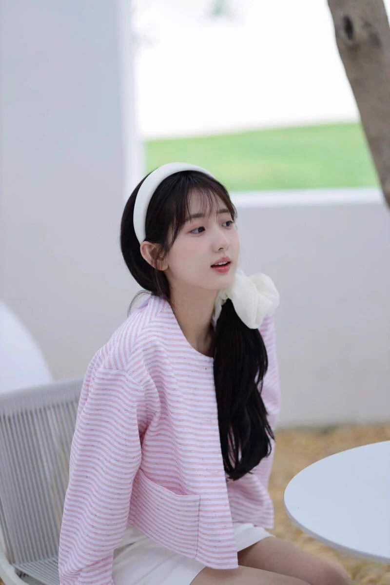 #上海 
168/D/03 
谈吐素质，普通话标准无口音 ，拍照不漏胸全身雪白 ，！✨
全部真实生活照 素颜淡妆相见🥰
声音甜美灵魂有趣反差感不催不事
不机车女友感十足，有运动习惯 身材匀称无赘肉 #无纹身
🛰️luo222jie

🐧390114874

看照门槛🚪 100 （永久有效） 备注zfb口令🧧
✈️ https://t.co/NRs2DR2xRw https://t.co/4XBYZoX59c