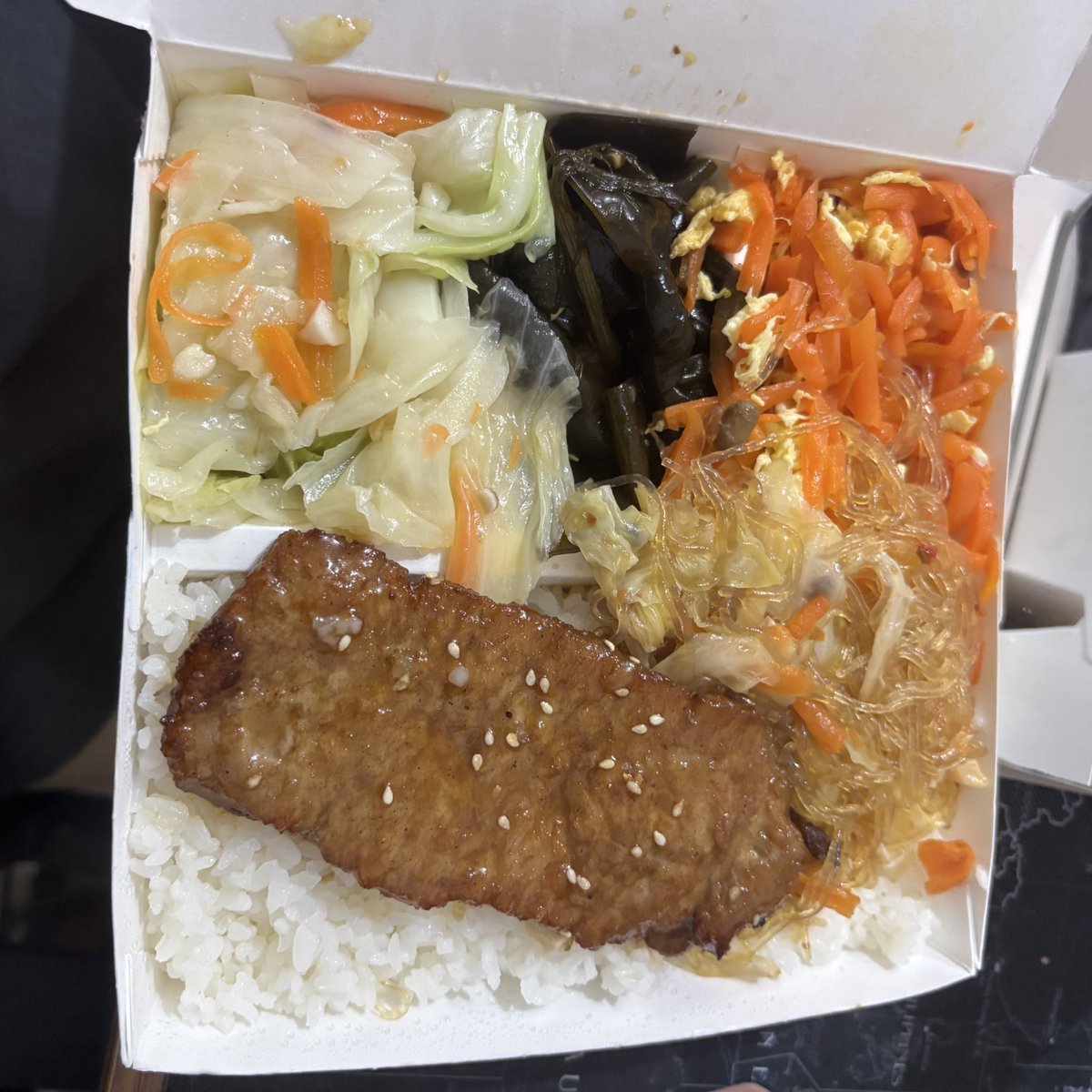 今天ㄉ晚餐

猜猜這樣多少錢
（答對ㄉ可以分你一個海帶）

（就一個）
（因為我也要吃） https://t.co/WZKG27AT9t