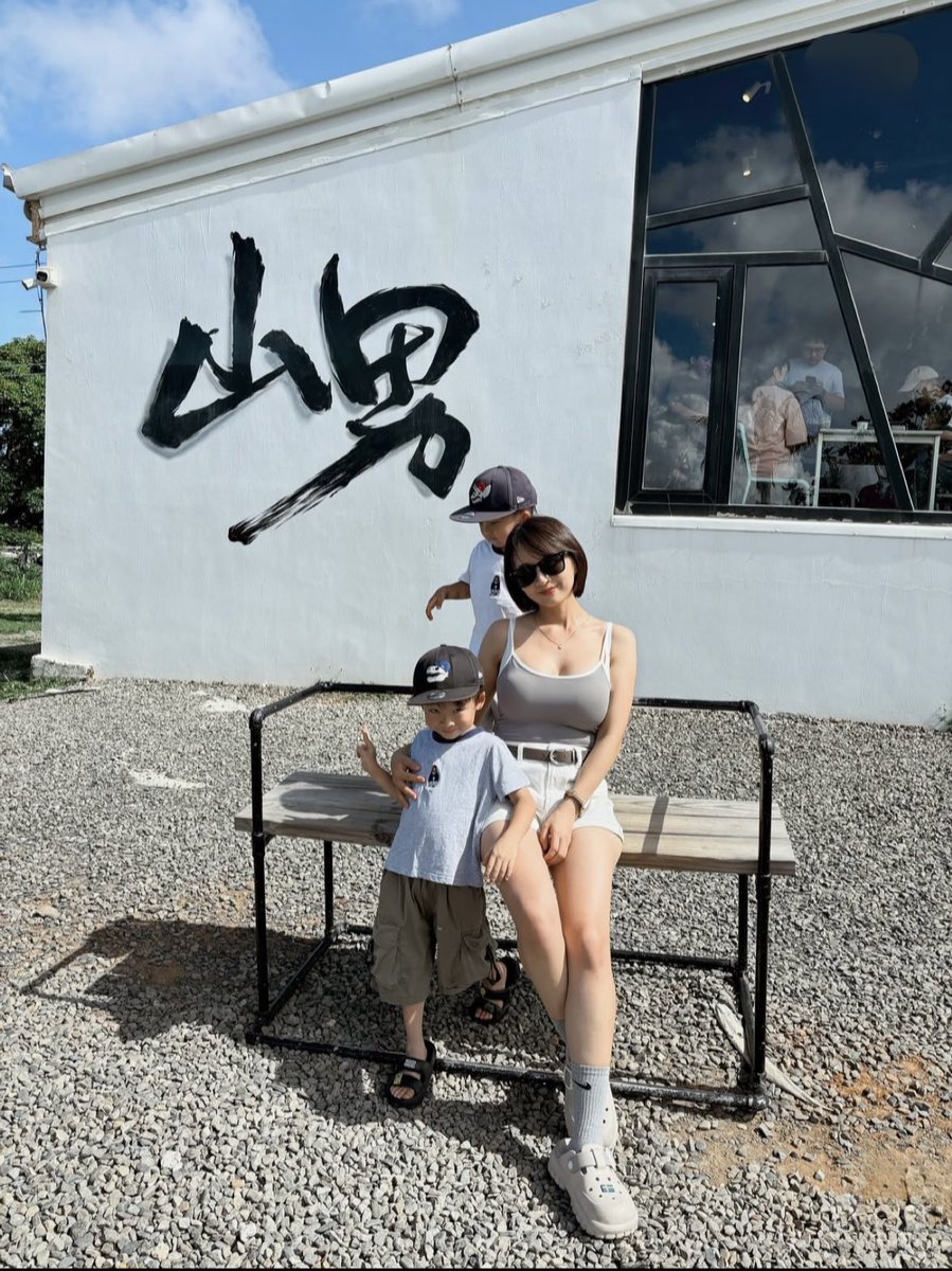 正中午的墾丁不曉得能去哪 老公居然提議去咖啡廳，真的超級超級難得～～邁入4開頭的心態果然就是不一樣。 https://t.co/PYdS7iAtyY