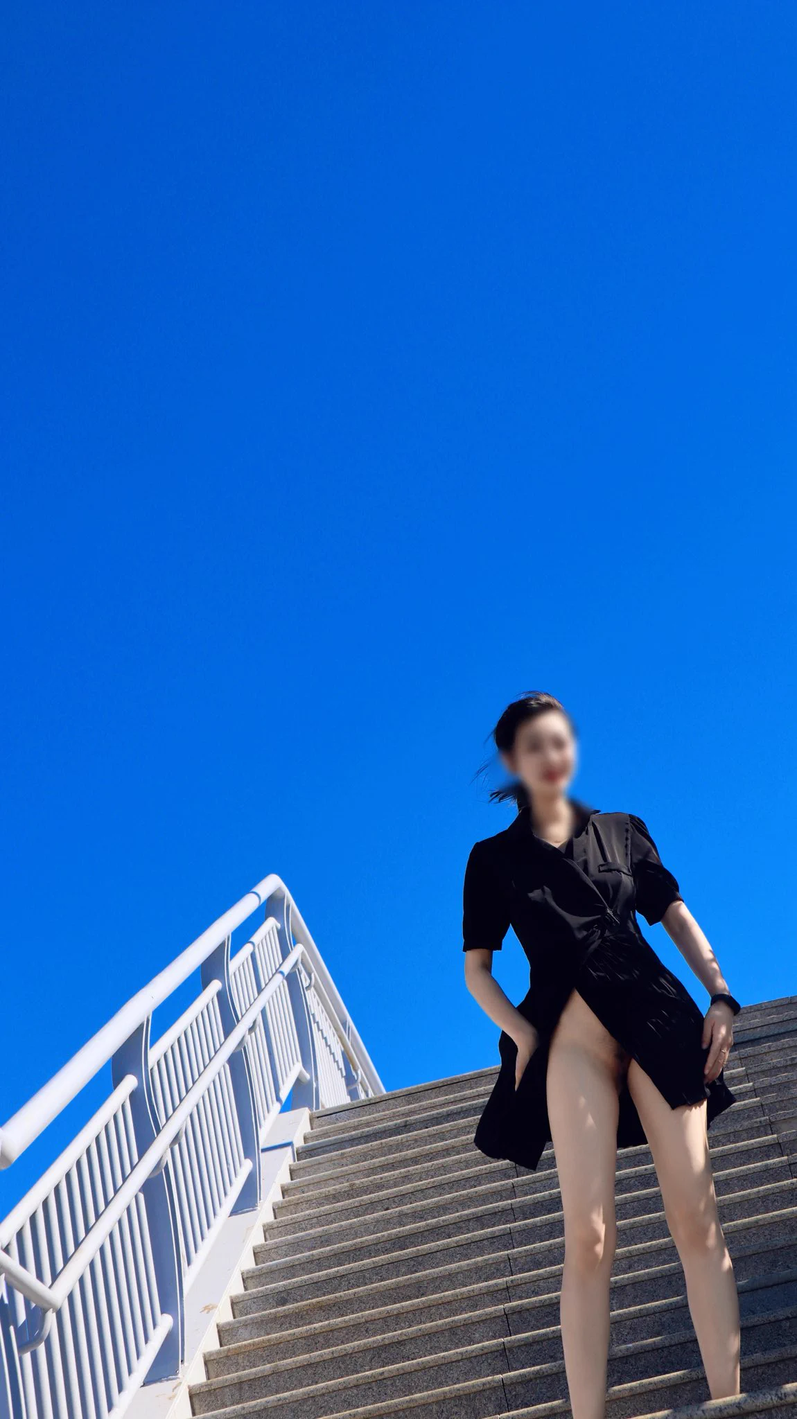 这天也太热了
露出都不爱动弹
大家要注意别中暑哦
能少穿就少穿
能脱光绝不穿着🤭 https://t.co/1RuEh8gd1L