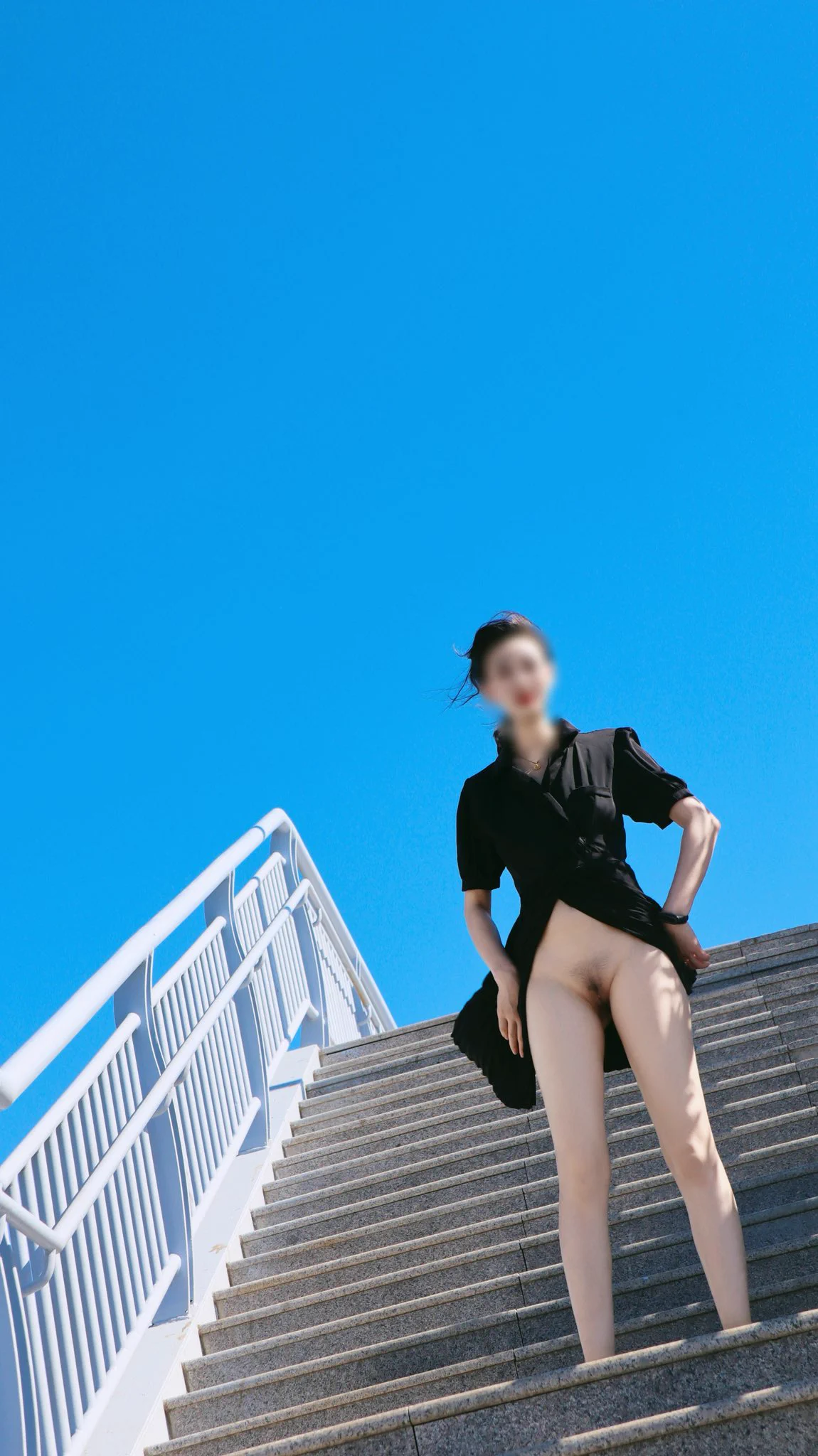 这天也太热了
露出都不爱动弹
大家要注意别中暑哦
能少穿就少穿
能脱光绝不穿着🤭 https://t.co/1RuEh8gd1L