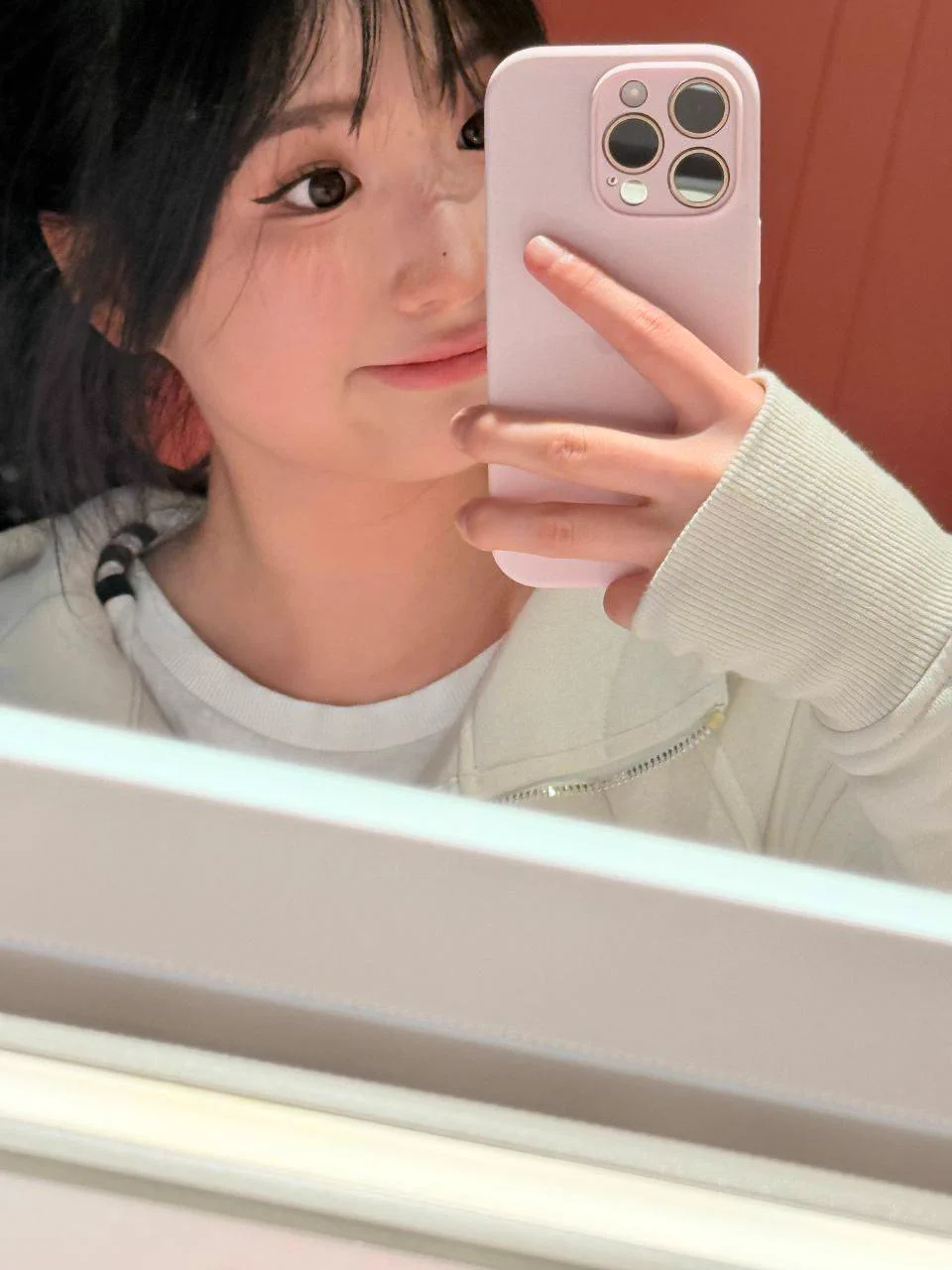 🟡妹团交友俱乐部💌✈️客服：https://t.co/R90yq6OKxF

妹团客服收到 #重庆 18岁刚毕业小仙女小雅的申请，163cm，95斤，B杯，清甜可爱到犯规！
她刚结束学业，宅在家里无所事事，带着点羞涩说：“我刚毕业，家里催着找工作，可我更想找个温柔的哥哥，带我体验甜蜜生活！”
她坐在客厅，手捧一杯热可可，穿着粉色毛衣，背景是窗外的重庆山城，笑容文静又动人。
她轻声说，“我是chu女，支持检测，可陪7天，分三次，能飞外省也能过夜同居，随时出发！”她补充，“姨妈月中，接受kou、无套、内射和SM，但暴力粗鲁不懂礼貌的哥哥别来，我只想要被温柔对待！”她笑得甜甜，“我chuchuchu，会安慰人，真人比照片还好看，期待一个暖心哥哥，和我一起开启甜蜜冒险！”🍵 #妹团甜心 #找糖爹趣闻 #金主 #糖宝 #糖爹 #学妹 #甜妹