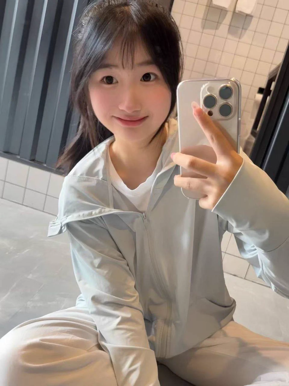 🟡妹团交友俱乐部💌✈️客服：https://t.co/R90yq6OKxF

妹团客服收到 #重庆 18岁刚毕业小仙女小雅的申请，163cm，95斤，B杯，清甜可爱到犯规！
她刚结束学业，宅在家里无所事事，带着点羞涩说：“我刚毕业，家里催着找工作，可我更想找个温柔的哥哥，带我体验甜蜜生活！”
她坐在客厅，手捧一杯热可可，穿着粉色毛衣，背景是窗外的重庆山城，笑容文静又动人。
她轻声说，“我是chu女，支持检测，可陪7天，分三次，能飞外省也能过夜同居，随时出发！”她补充，“姨妈月中，接受kou、无套、内射和SM，但暴力粗鲁不懂礼貌的哥哥别来，我只想要被温柔对待！”她笑得甜甜，“我chuchuchu，会安慰人，真人比照片还好看，期待一个暖心哥哥，和我一起开启甜蜜冒险！”🍵 #妹团甜心 #找糖爹趣闻 #金主 #糖宝 #糖爹 #学妹 #甜妹