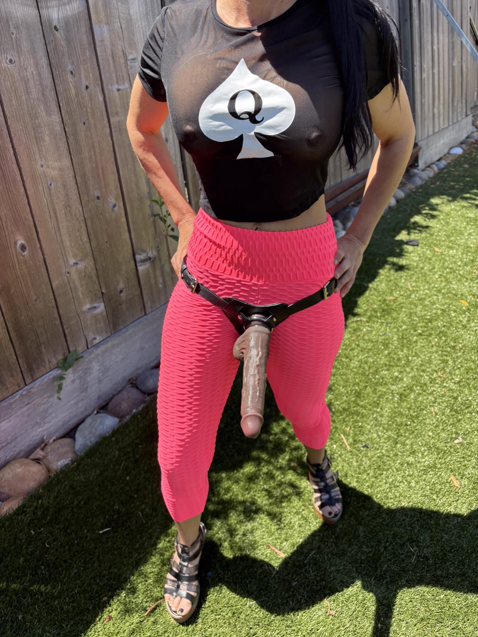 Front or back?
Trying on my beautiful new harness from my friend @jadensextoy0604 It’s fits so well and supports my #BigBlackDildo with ease! https://t.co/nl6IOtVubk