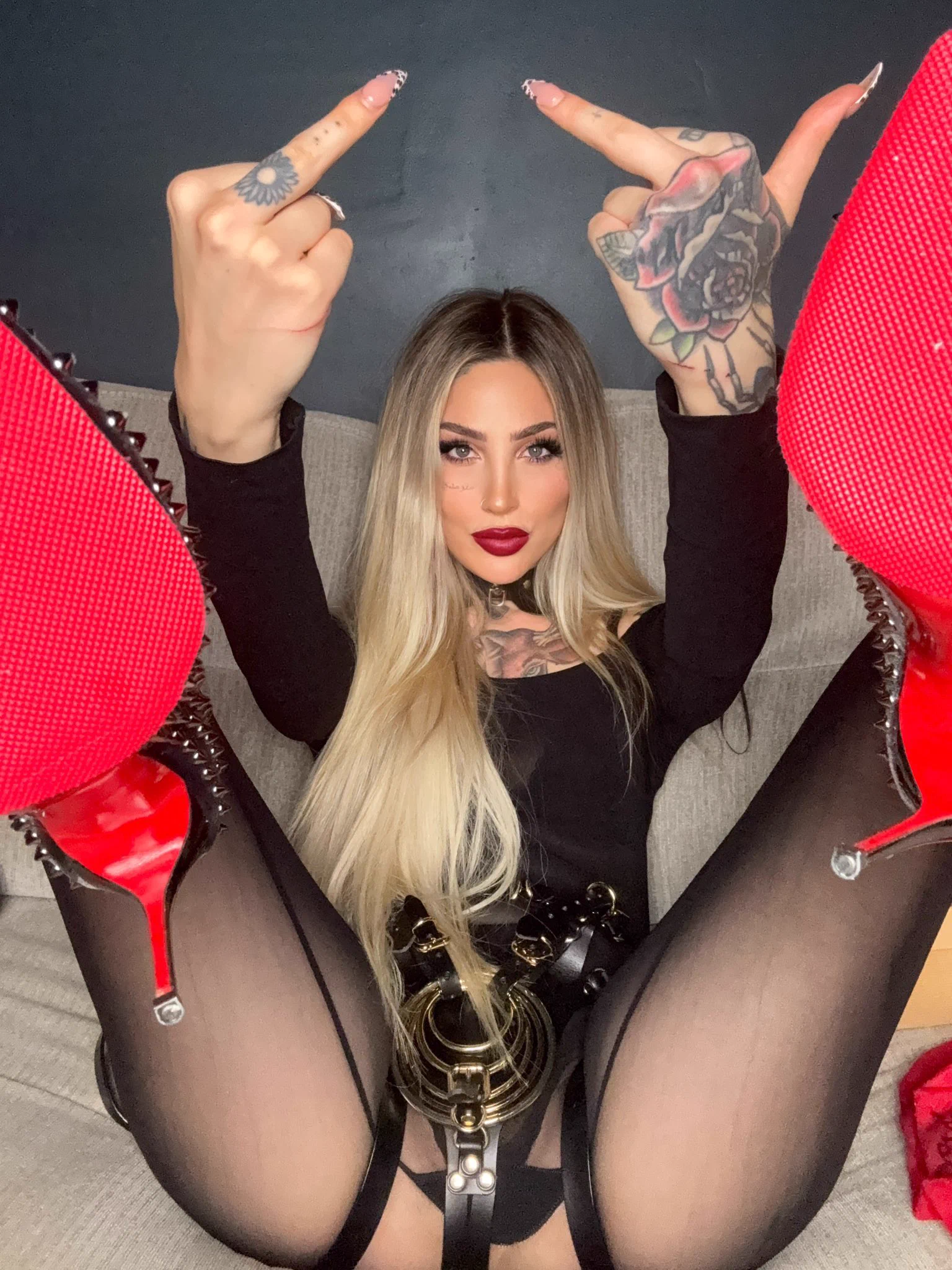 How many triggers in this phenomenal picture of @missdiavola ?!

Each trigger is £50, itemise your bill and send the balance to Mistress now!

Links in her bio 💳 💰 🤑 https://t.co/JBJFmEA4kv