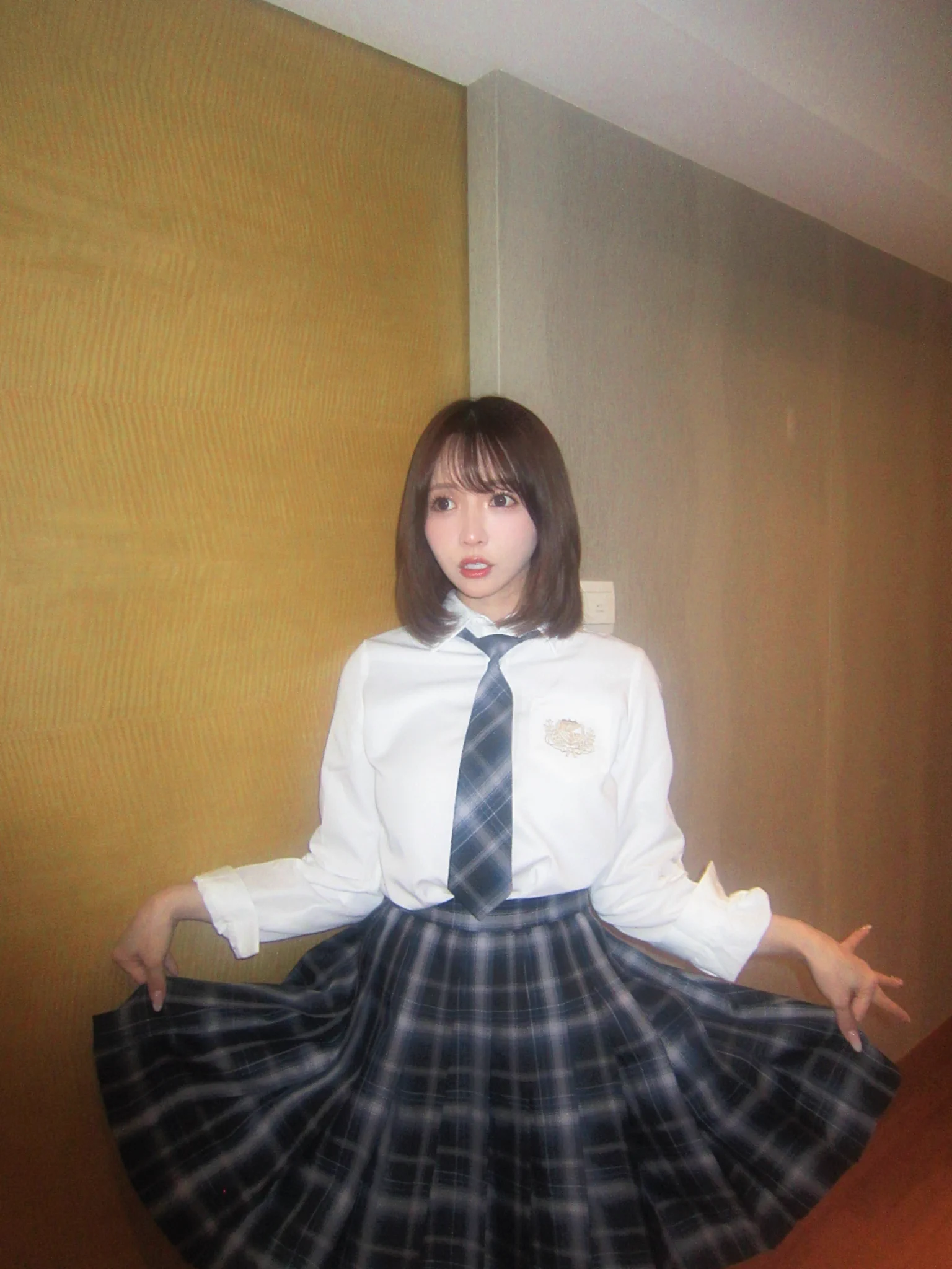 こないだお仕事で
久しぶりに制服着ました😂

まだいけると思ってます👌🏻👌🏻笑 https://t.co/wszvTgRjuR