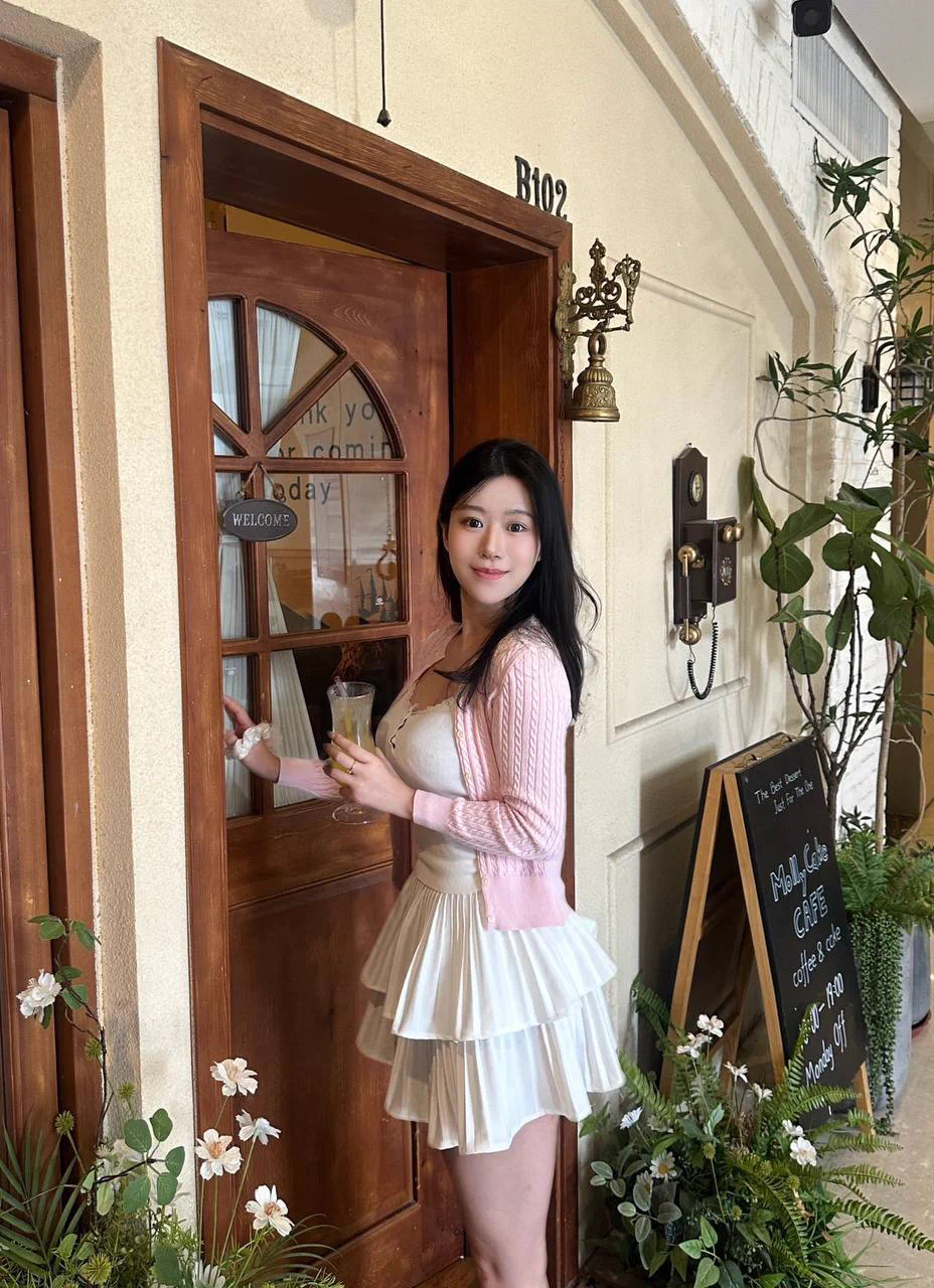 🟡妹团交友俱乐部💌✈️客服：https://t.co/R90yq6OKxF

#北京 24岁职场小姐姐小雅，168cm，50kg，C杯，气质出众又温柔！
她是个本科毕业生，最近工作压力大，生活费捉襟见肘，忍不住吐槽：“我加班到凌晨，工资却只够买个包，想找个金主哥哥救急！”
她坐在咖啡厅，手捧一杯拿铁，穿着优雅职业装，背景是窗外的CBD高楼，笑容甜美。
她轻声说，“我比照片还好看，服从性高又听话懂事！生活费分2-3次给，能飞外省也能过夜！”她补充，“姨妈月末，接受轻微SM和kou，但不接受无套和内射，只想要个正常人！”她笑得羞涩，“期待一个暖心的哥哥，带我逃离加班地狱！”☕ #妹团甜心 #找糖爹趣闻 #金主 #糖宝 #糖爹 #纯欲