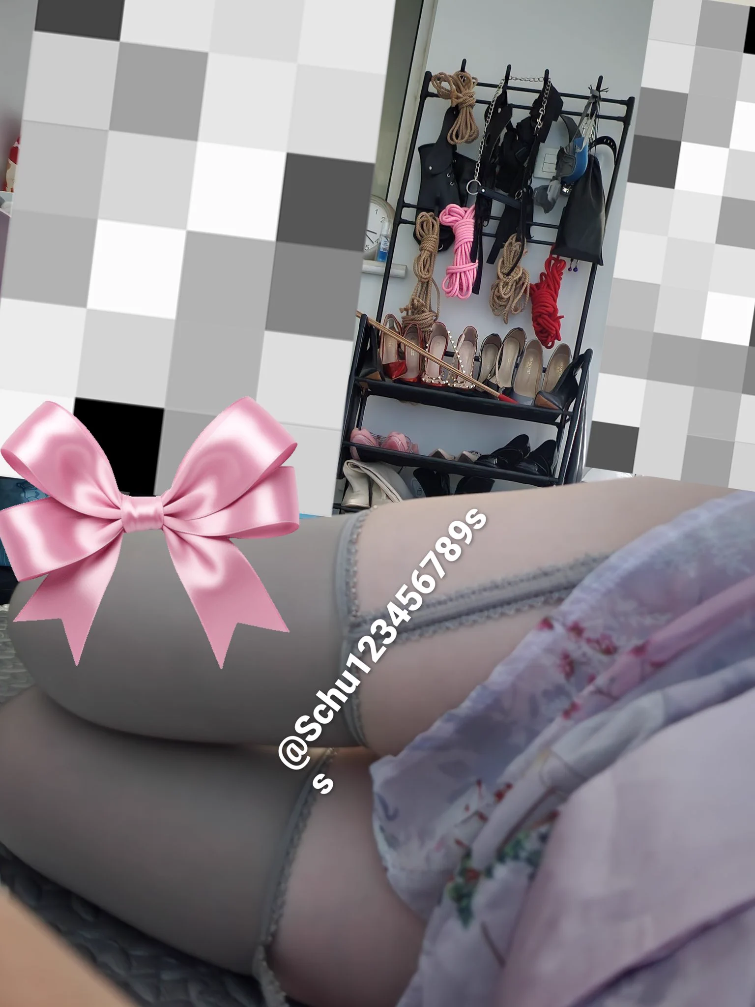这么热的天，还是来上课吧。毕竟空调开着，还被虐着
#美腿#吊带袜#丝袜#丝袜控#脚
@wqganenshi_ 
@007share 
@tankebuluo1 
@RR750918 
@bluechen https://t.co/X6M5rv2TJa