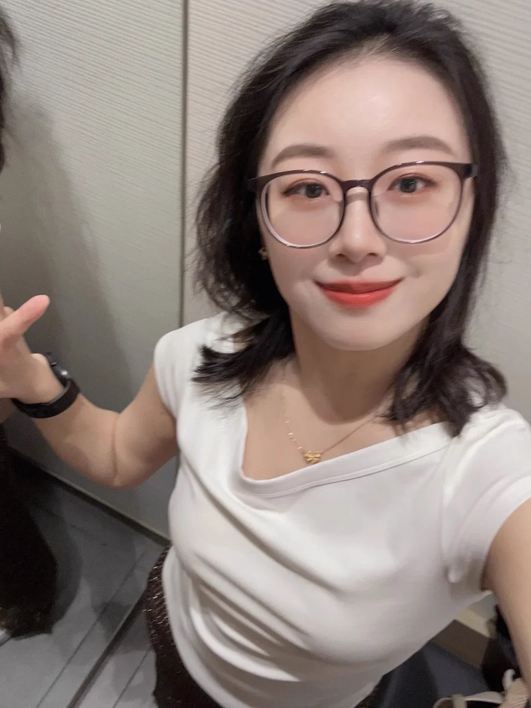 周末快结束了，但我的小心思才刚刚开始…🤪
躺在帐篷里，脑子里全是不正经的画面

姿势我练了好几遍，目前就差一个配合我的男主角～😆
趁着最后一点时光，在线等一个。挺急的...

夜晚，野外的天空应该挺美的.....！☺️ https://t.co/bJvXEoBbb3