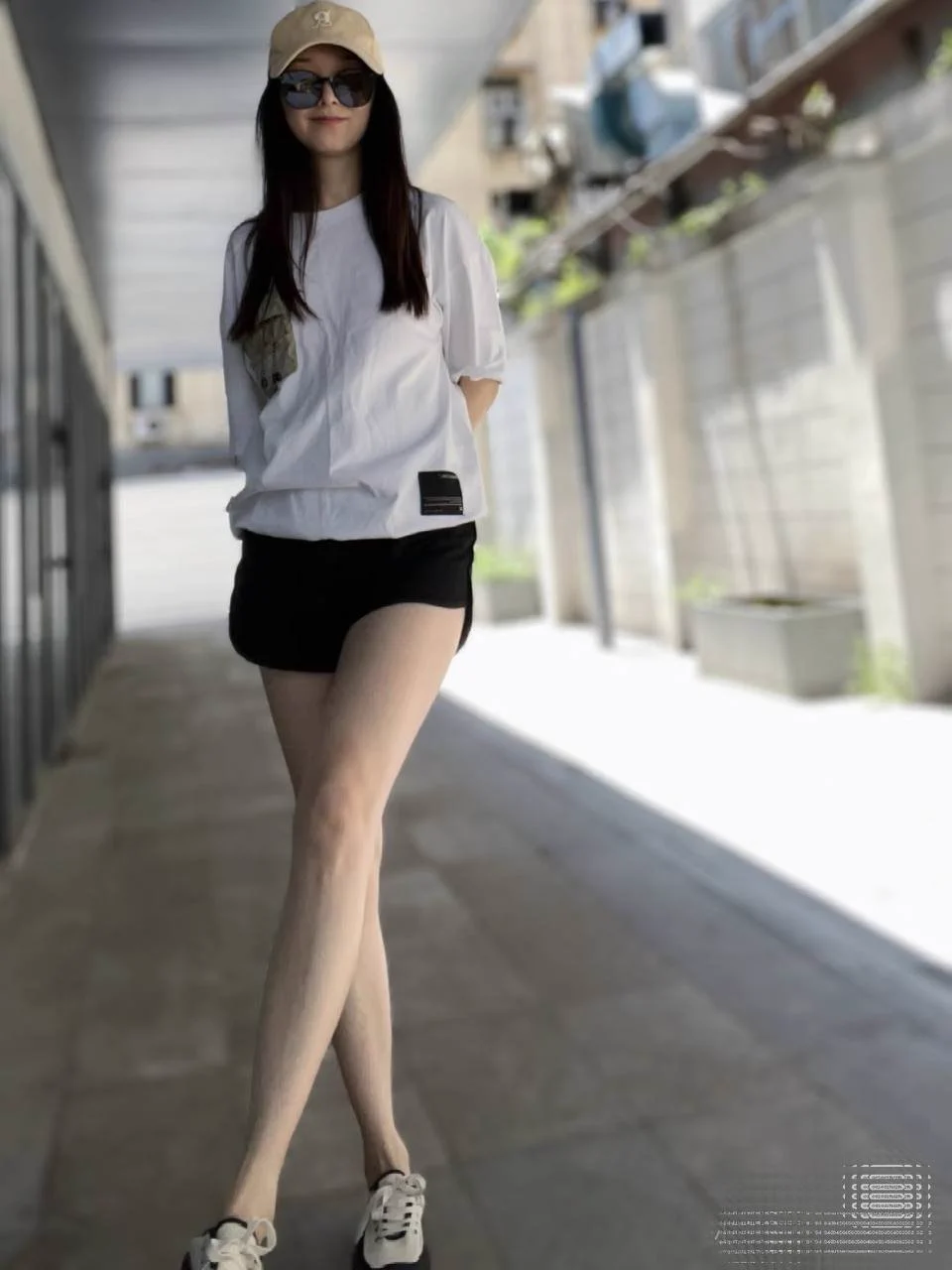 老夫老妻没激情，女人不也是一样，嘴上不说，心里特么喜欢被劫色，尤其被网约陌生男人舔穴那种幸福感燃起，一起疯狂做爱再各自回家的满足感，大胆私信我呗 https://t.co/ciC9jJ7tUy