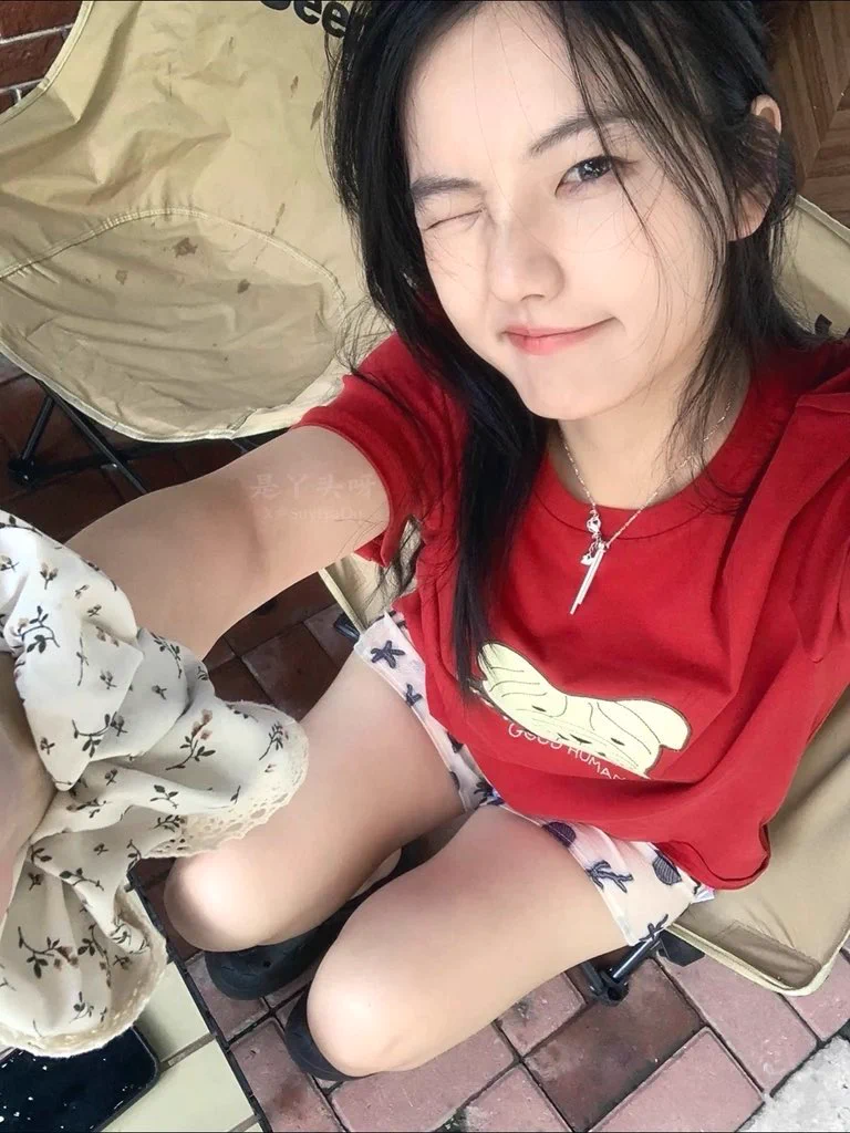 贱王八老公是真的听话，单男爸爸还没到酒店呢，就让我洗干净趴床上把我骚屄掰开拍照让爸爸先检查📸 https://t.co/u9hDHh2but