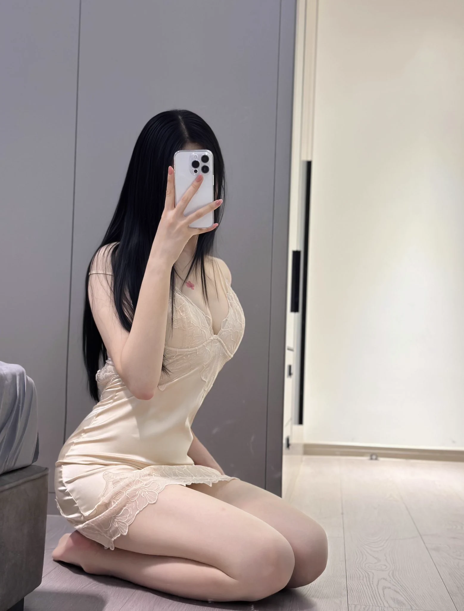 软软滑滑～
绫—「青峦」刺绣蕾丝睡裙 💕
#绫LingTouch，#绫吊带袜 @linglingerie0 https://t.co/X5TG2kyZG3