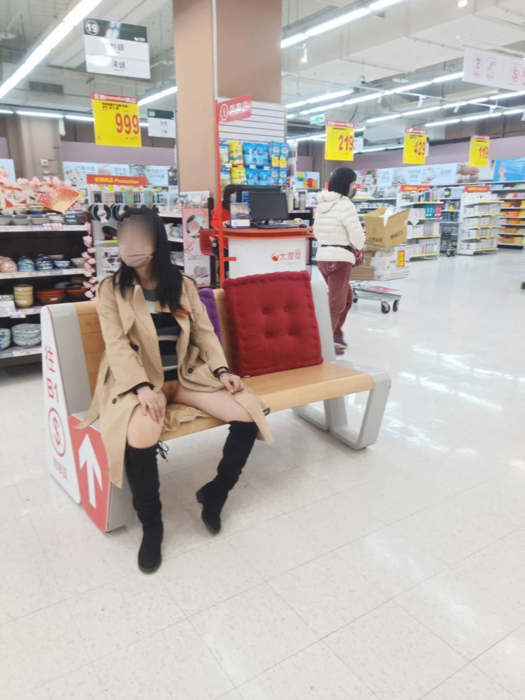 翻到有容新手期的作品
原來一開始就沒在穿內內了啊
#露出人妻 
#原創
#有容乃大 https://t.co/0QT7VbsKJd
