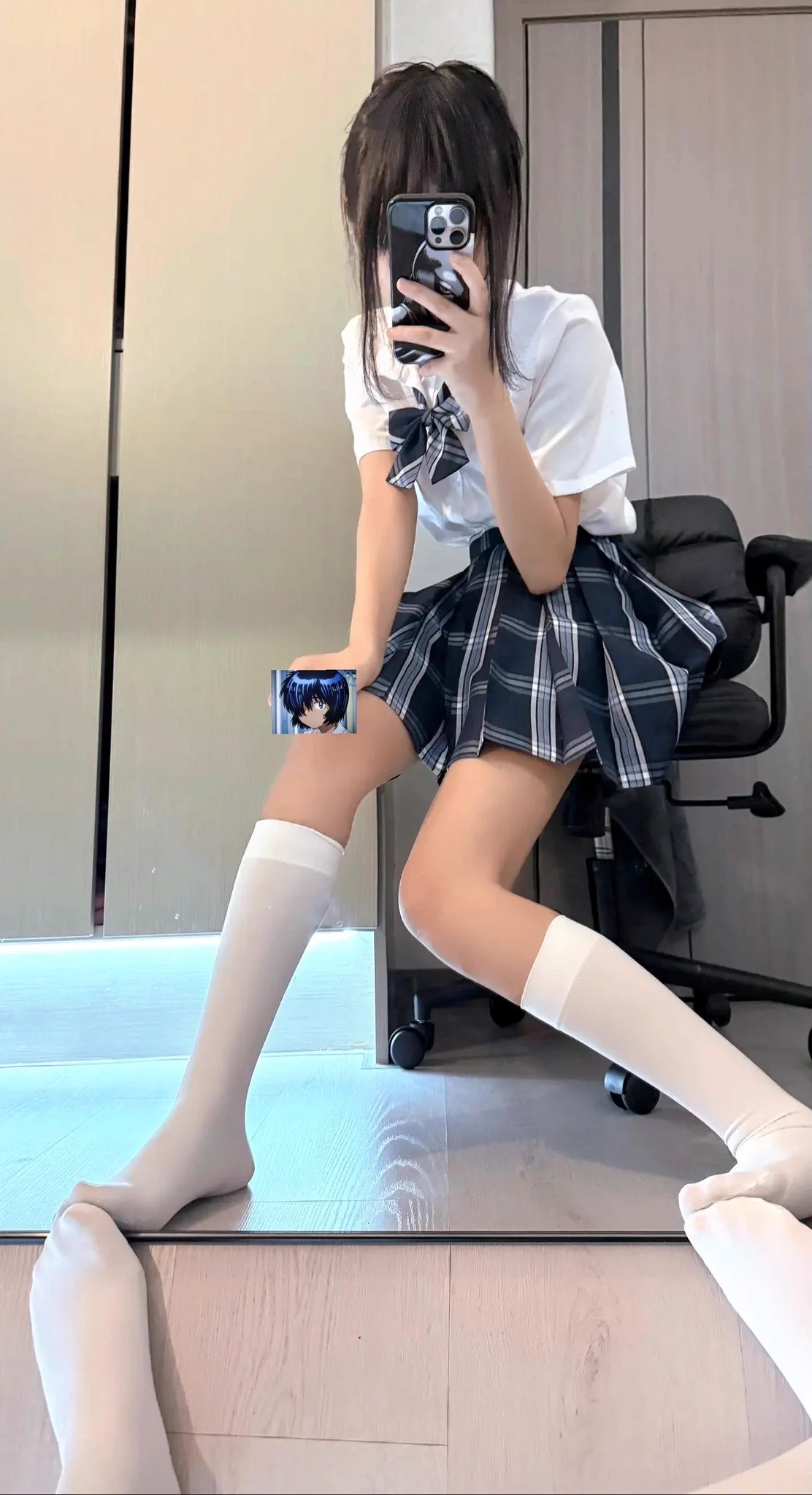 我穿著jk…裏面什麼都沒穿，現在正坐在凳子上想你什麽時候放進來。 https://t.co/ID0PNHwel0