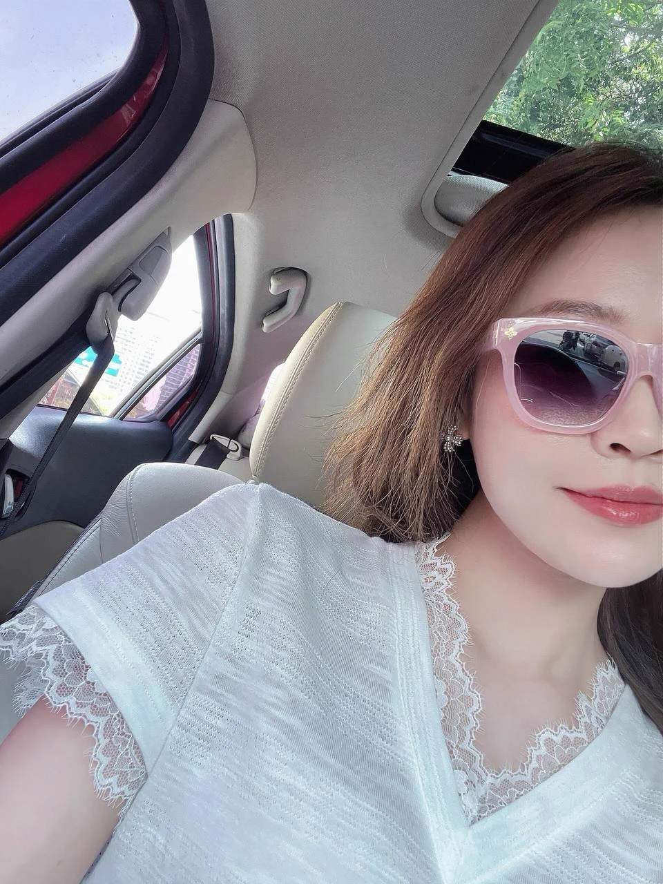 来自阿姨的小情趣～
太热了回家之后就贴在桌子上给你们拍了，是不是有第一视角的感觉。

用乳头轻拂你的鼻尖，应该很旖旎吧… https://t.co/WFEcTqZe5y