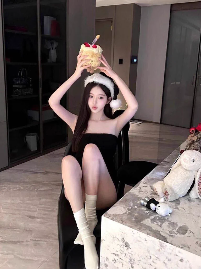 杭州 苏微微  #美

真实主播 可现场任意验证
清纯纯欲网红30w粉丝+
·天菜款 168c 40kg 02年 
·皮肤超级白 不白赔总 三点粉 无纹身 纯天然0整
·职业 平面模特 淘宝模特 直播 
晚上11.后要直播

#上城区  #硬五 https://t.co/MyunAWIjjM