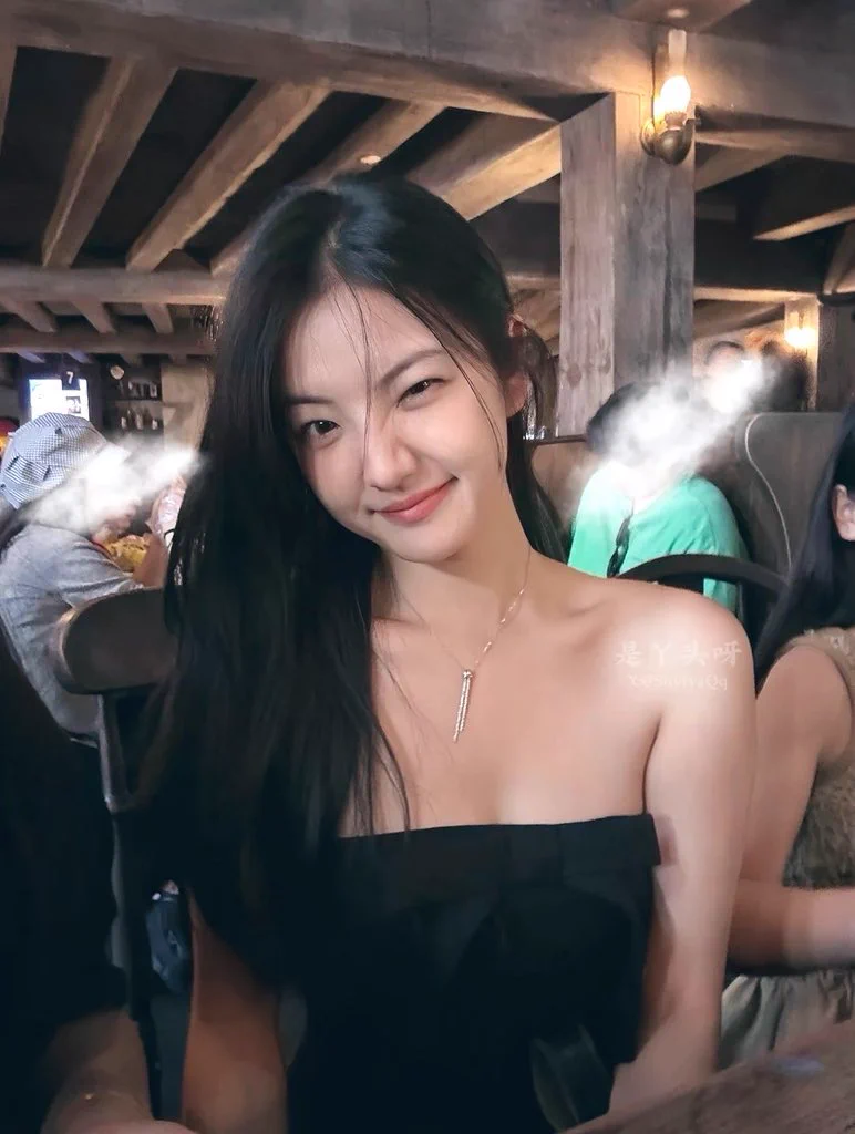 戴上漂亮的乳钉，准备享受爸爸来虐奶🪡 https://t.co/rDxLFO8Zui