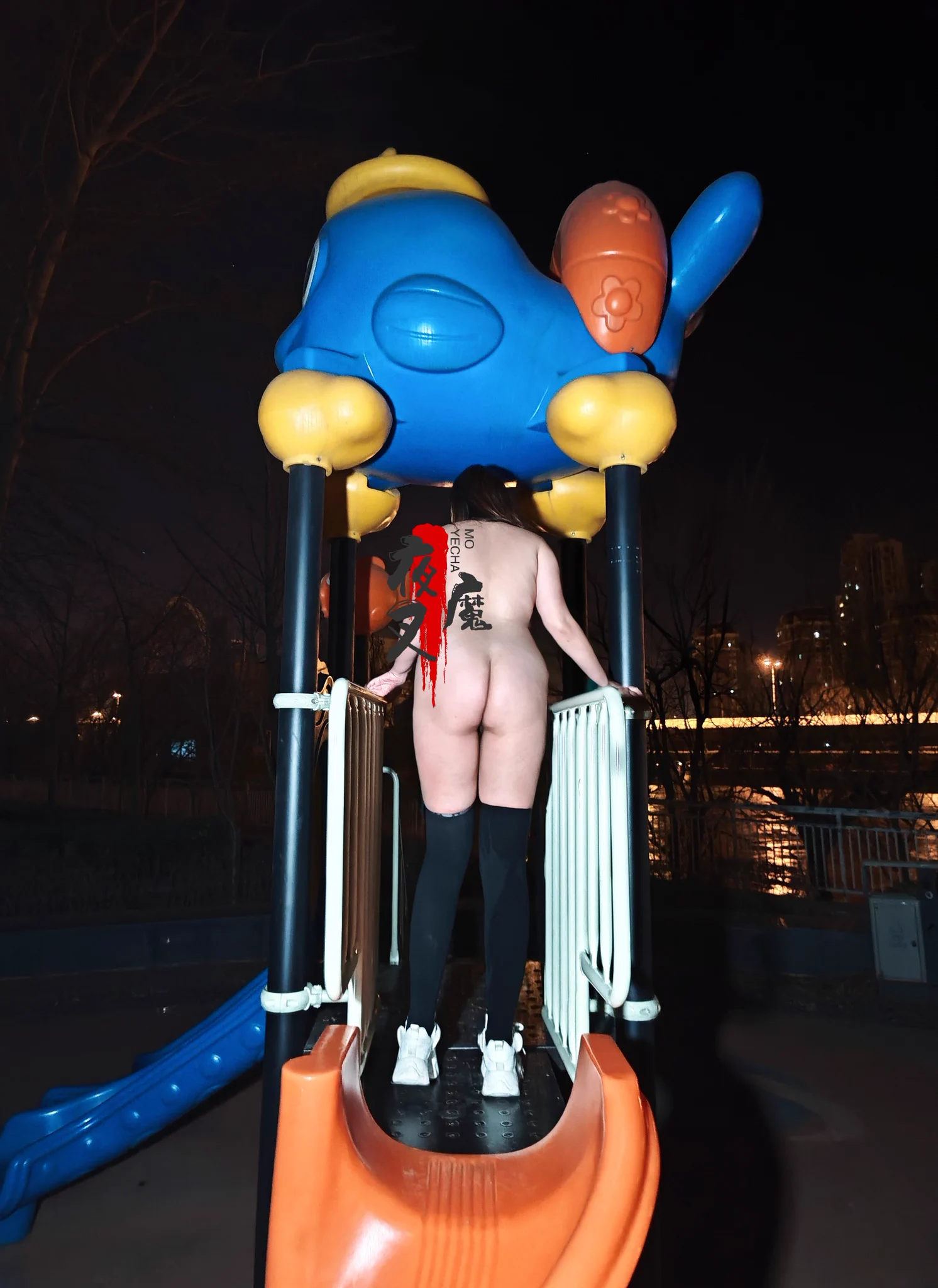 河边的儿童乐园，站在树上看看有没有人偷看!😂😂😂
@SexytoLady 
@SexytoGirl 
@SexytoBaby 
@SexytoDoll https://t.co/hh6nUhumvk