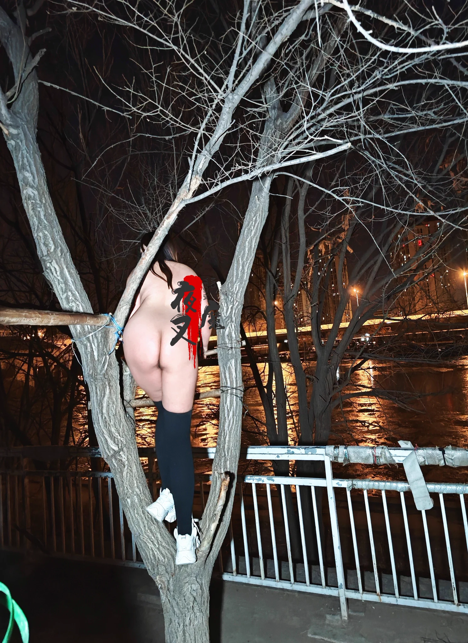 河边的儿童乐园，站在树上看看有没有人偷看!😂😂😂
@SexytoLady 
@SexytoGirl 
@SexytoBaby 
@SexytoDoll https://t.co/hh6nUhumvk