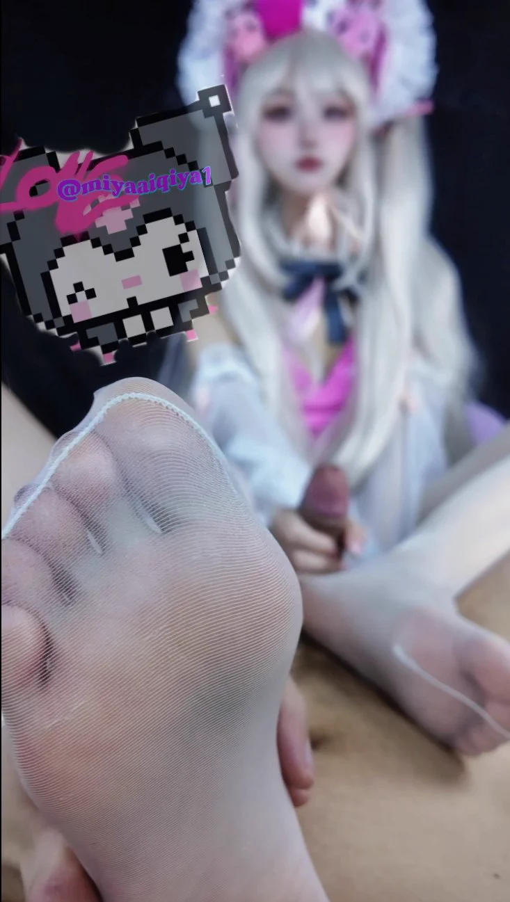 被小孩子抓住弱点的感觉怎么样呀指挥官~怎么越来越大了，你这个变态足控萝莉控，恶心恶心 https://t.co/6duzlyMte5