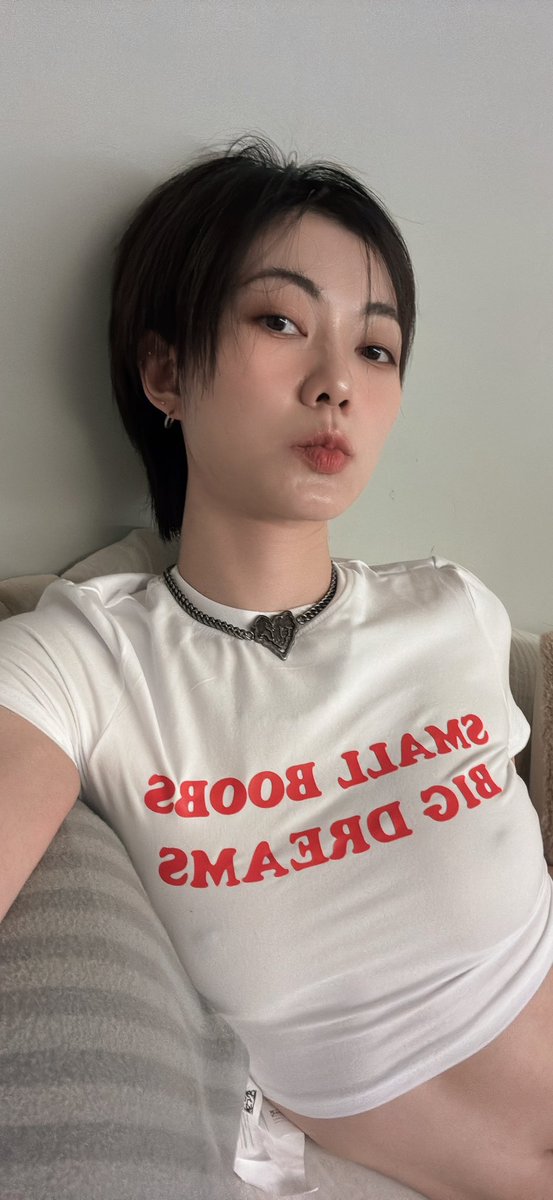 @KatrinaViannaXX How dare you to ignore me? https://t.co/C9ghXdwE7p