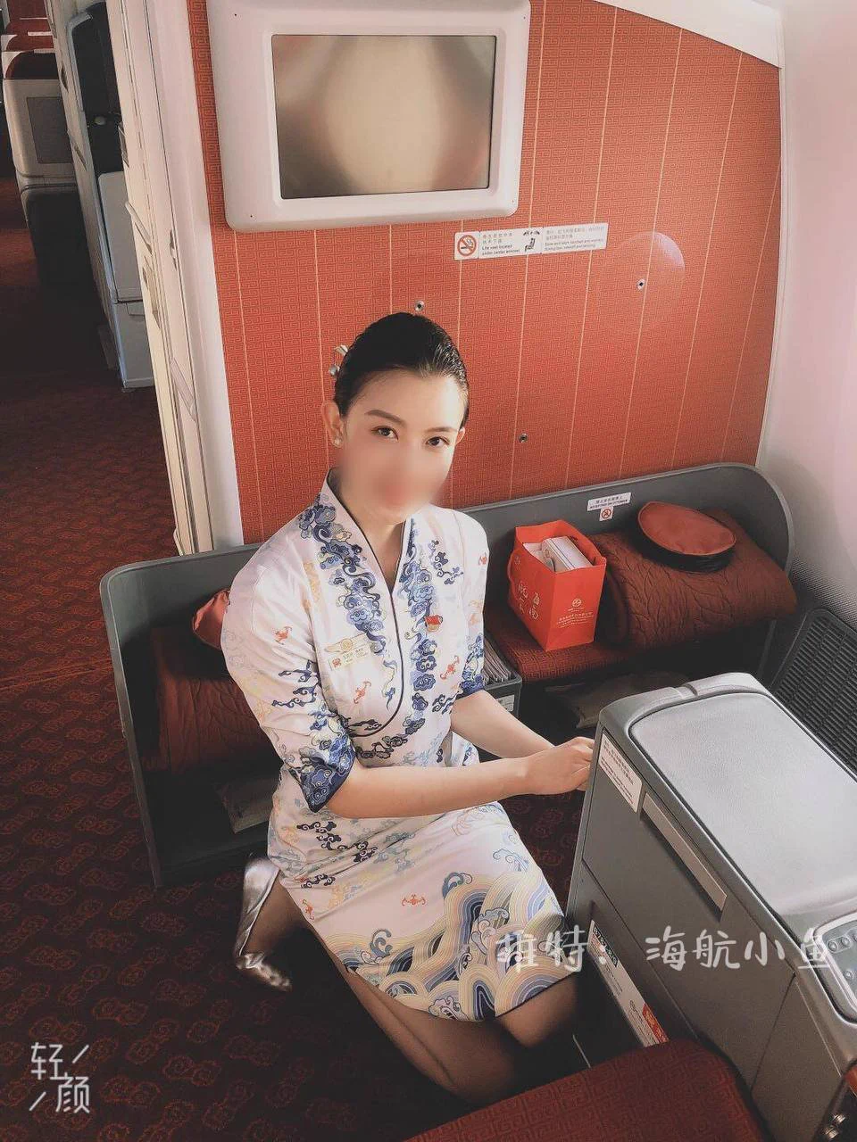 在飞机上做爱是什么体验，这次也算是知道了… 

这个粉丝特地搭了我在的航班，然后趁着航行中间就把我拉进了洗手间。被他粗暴的脱下了丝袜，然后后入撞击着屁股，感觉太刺激了。淫水都要留在地板上了…

果然性爱是释放压力的最好方式，还有粉丝想试试“机震”吗，可以报名～ https://t.co/5L4ITcyxx1