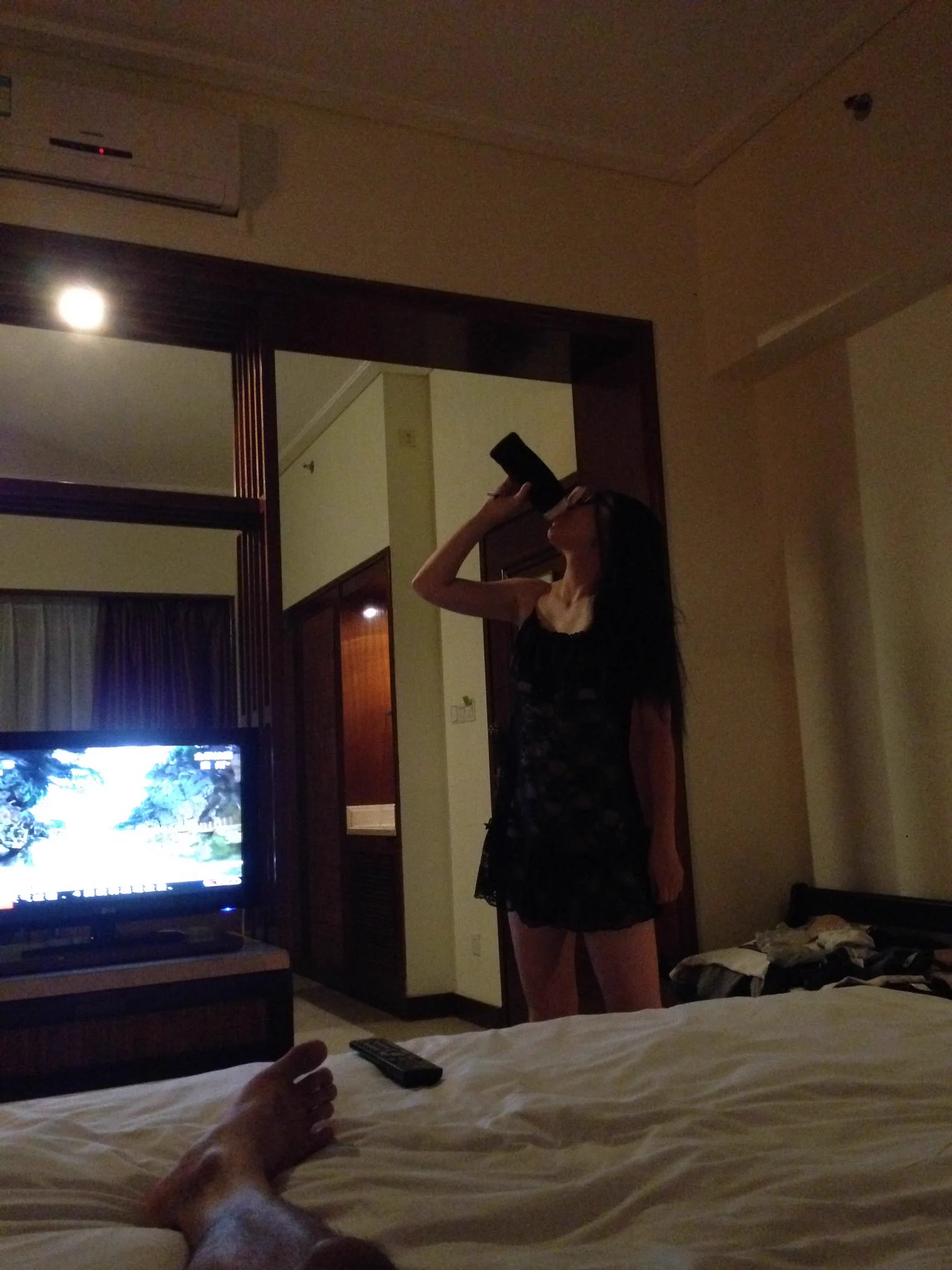 前任是中文系的，加上她是中原地区的女孩子可能都有点书香气，戴着眼镜（眼镜是必考点）很有良家淑女的感觉，当时追她的时候，也是在学校开水间遇见，连续几个晚上相遇以后就主动要了人人网账号，上大学的时候都是在人人网上撩妹的，然后就没日没夜的聊了一个星期，一起吃一顿饭就确定关系了😁 https://t.co/ZBjTqpRBXC
