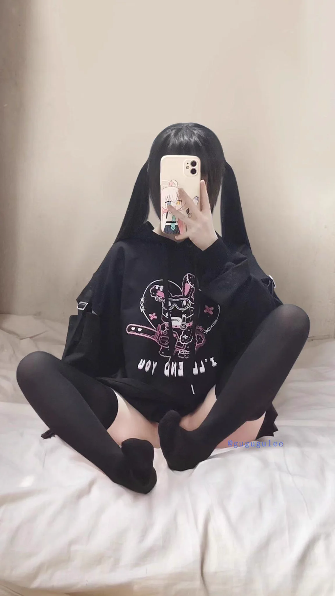 看武汉大学这事儿生气，深感男性太需要被安慰了
而我的方法只能是给大家免费拍图了，但拍的好多图根本发不出去很苦恼于是只能到这里来发了
正好有粉丝说想被我穿黑丝猜两jio
于是拍下黑丝jio https://t.co/ZccnNU0JPB