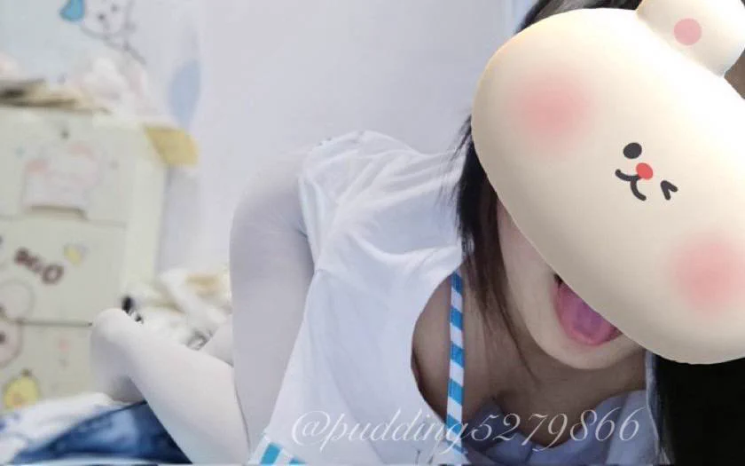 自拍完發現奶真的好小
只好把手伸進去舔給你看
你想不想收藏這種壞壞照片？ https://t.co/XicDppwO8P