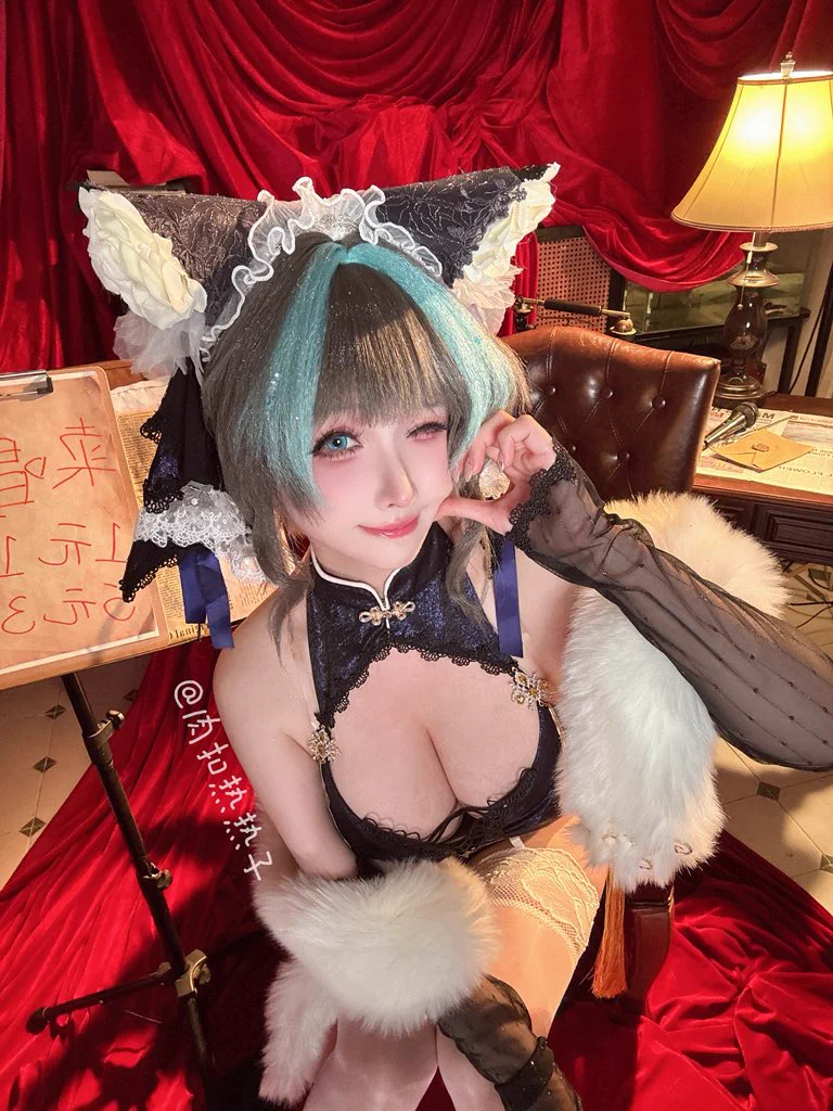 #アズールレーン #AzurLane 
「🎶柴郡也来献唱一首吧~嘿嘿🎶」

开玩笑的，大家不要真的去听我唱歌（） https://t.co/sFSq5458dk